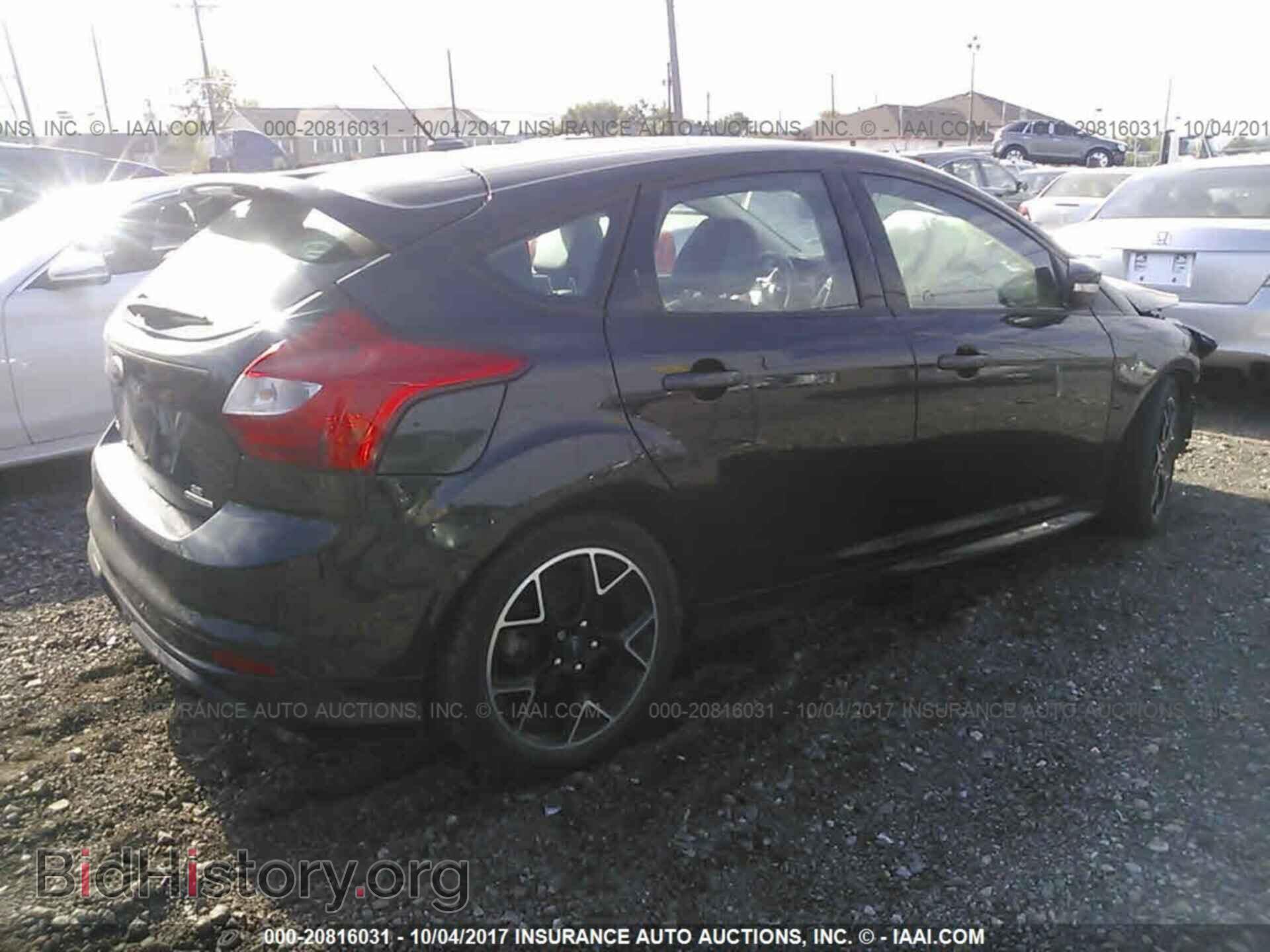 2014 Ford Focus - VIN: 1FADP3K2XEL220366 - Photo 4