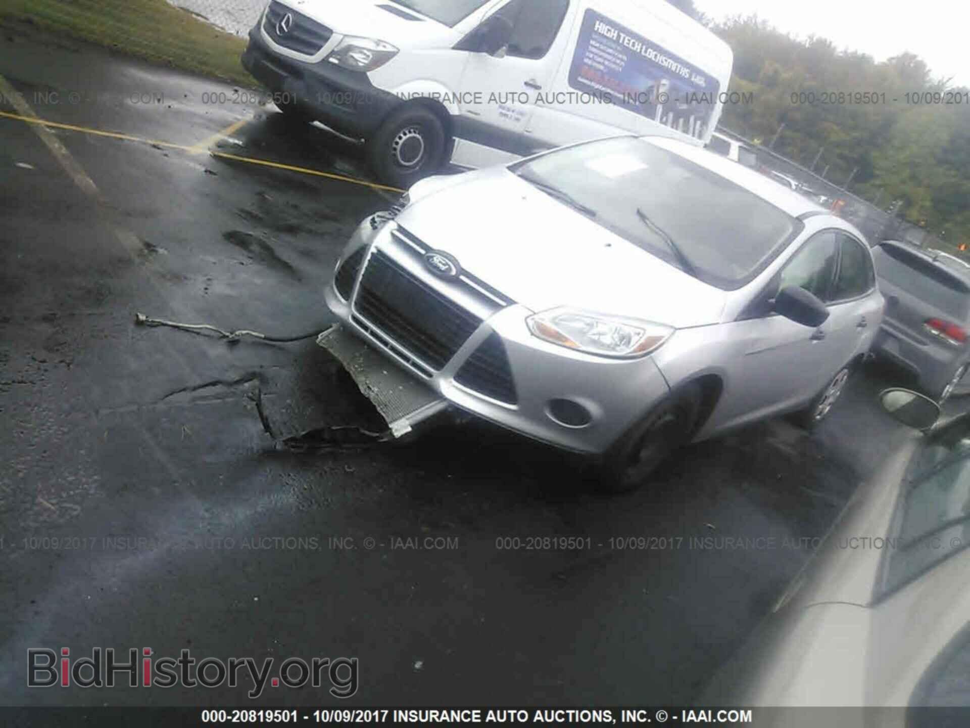 2013 Ford Focus - VIN: 1FADP3E28DL166558 - Photo 2