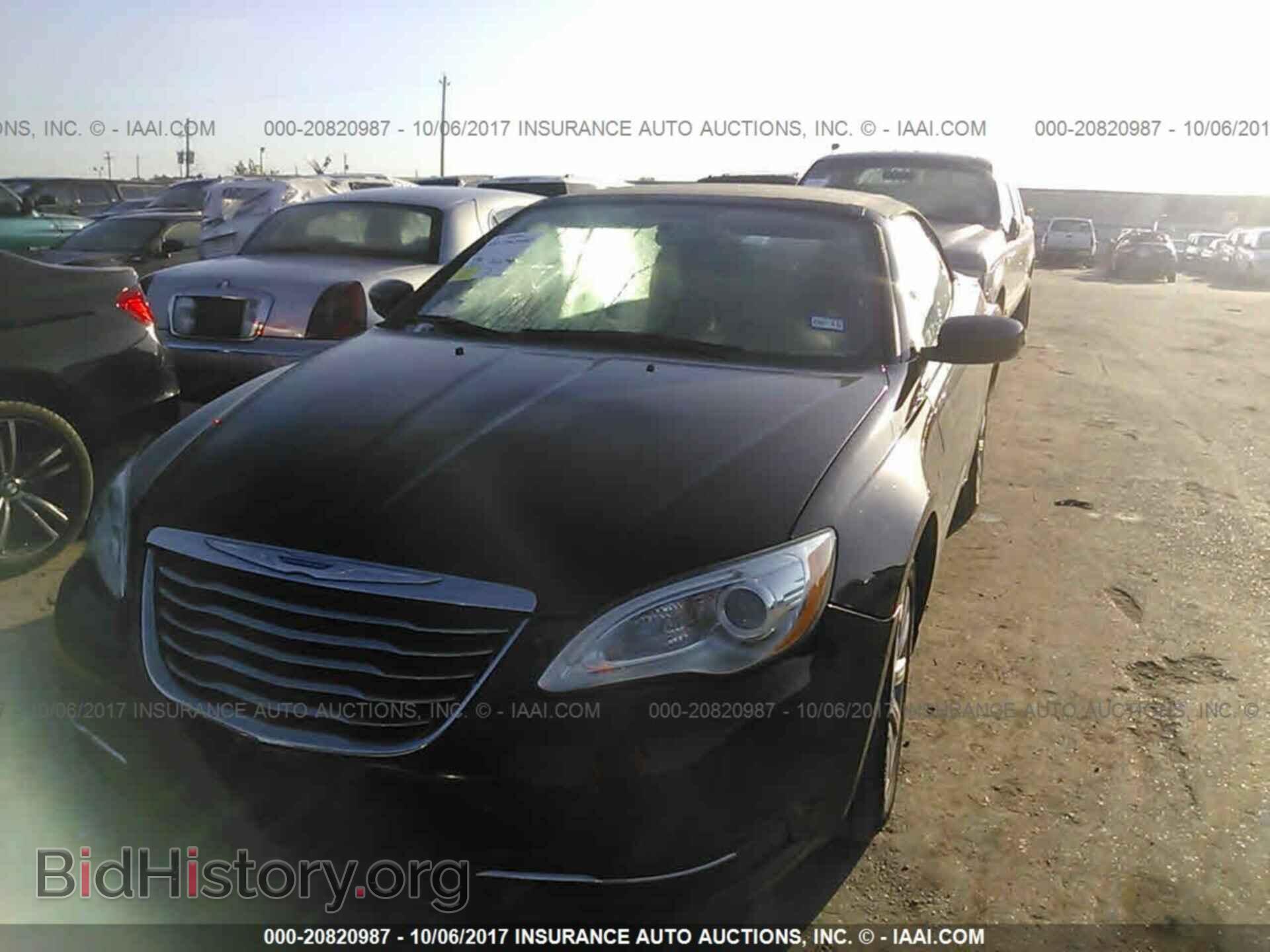 2013 Chrysler 200 - VIN: 1C3BCBEB7DN592306 - Photo 2