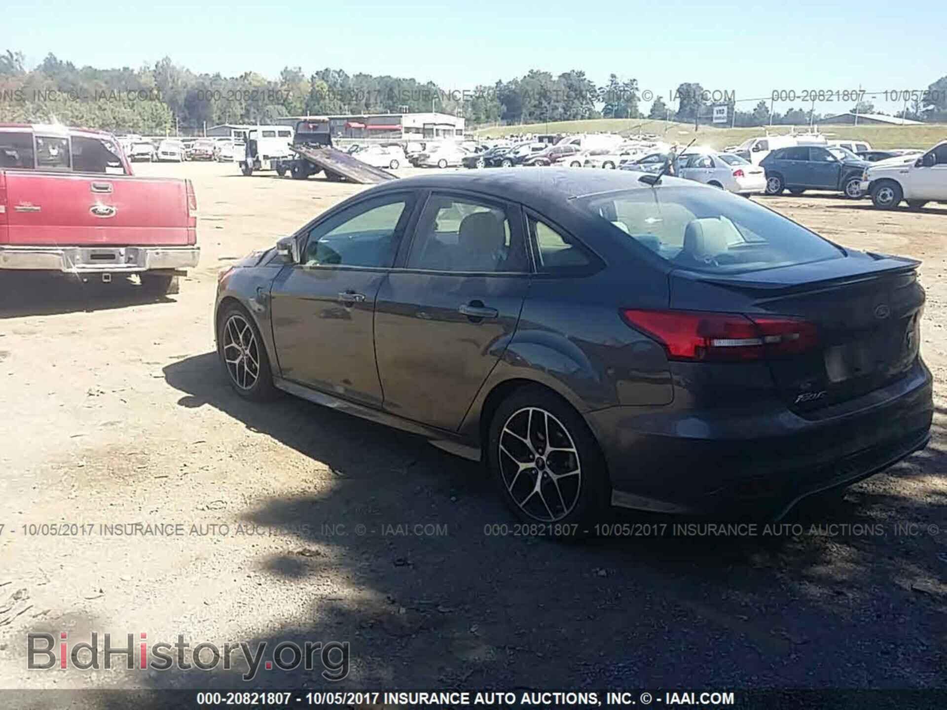 2016 Ford Focus - VIN: 1FADP3F23GL287789 - Фото 3