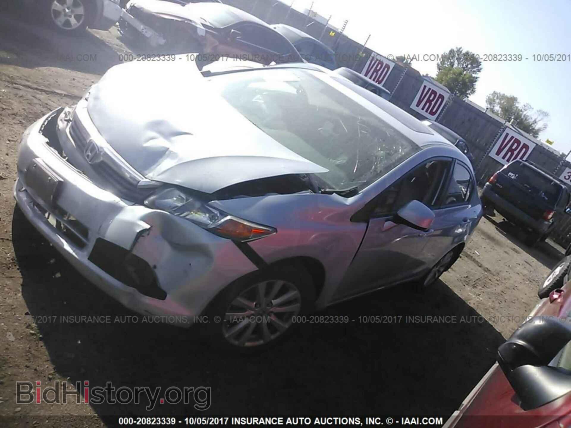 2012 Honda Civic - VIN: 2HGFB2F95CH535543 - Photo 2