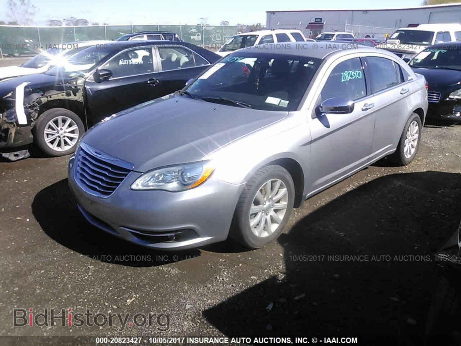 2013 Chrysler 200 - VIN: 1C3CCBCG3DN759831 - Фото 2