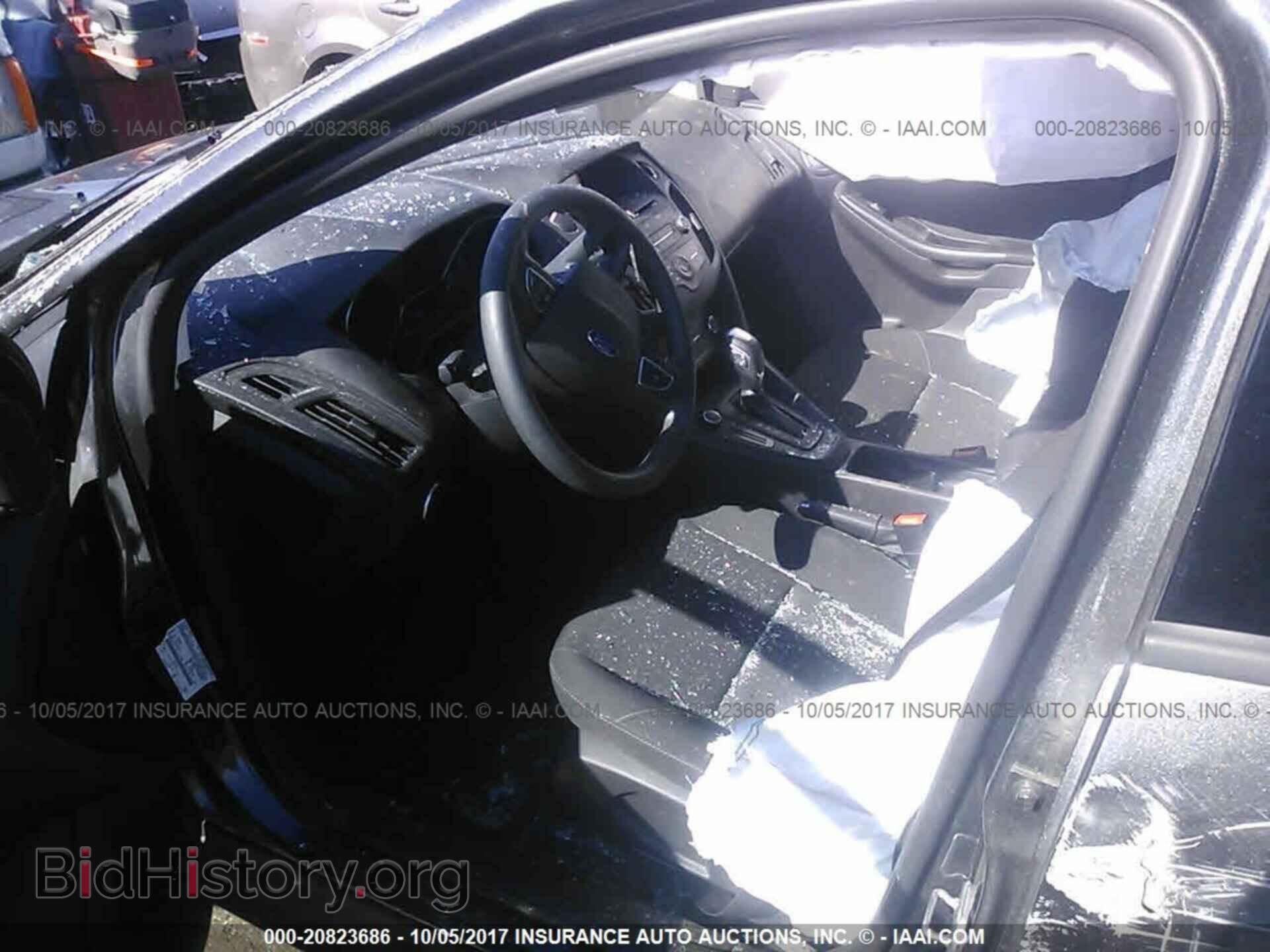 2016 Ford Focus - VIN: 1FADP3F27GL403933 - Photo 5