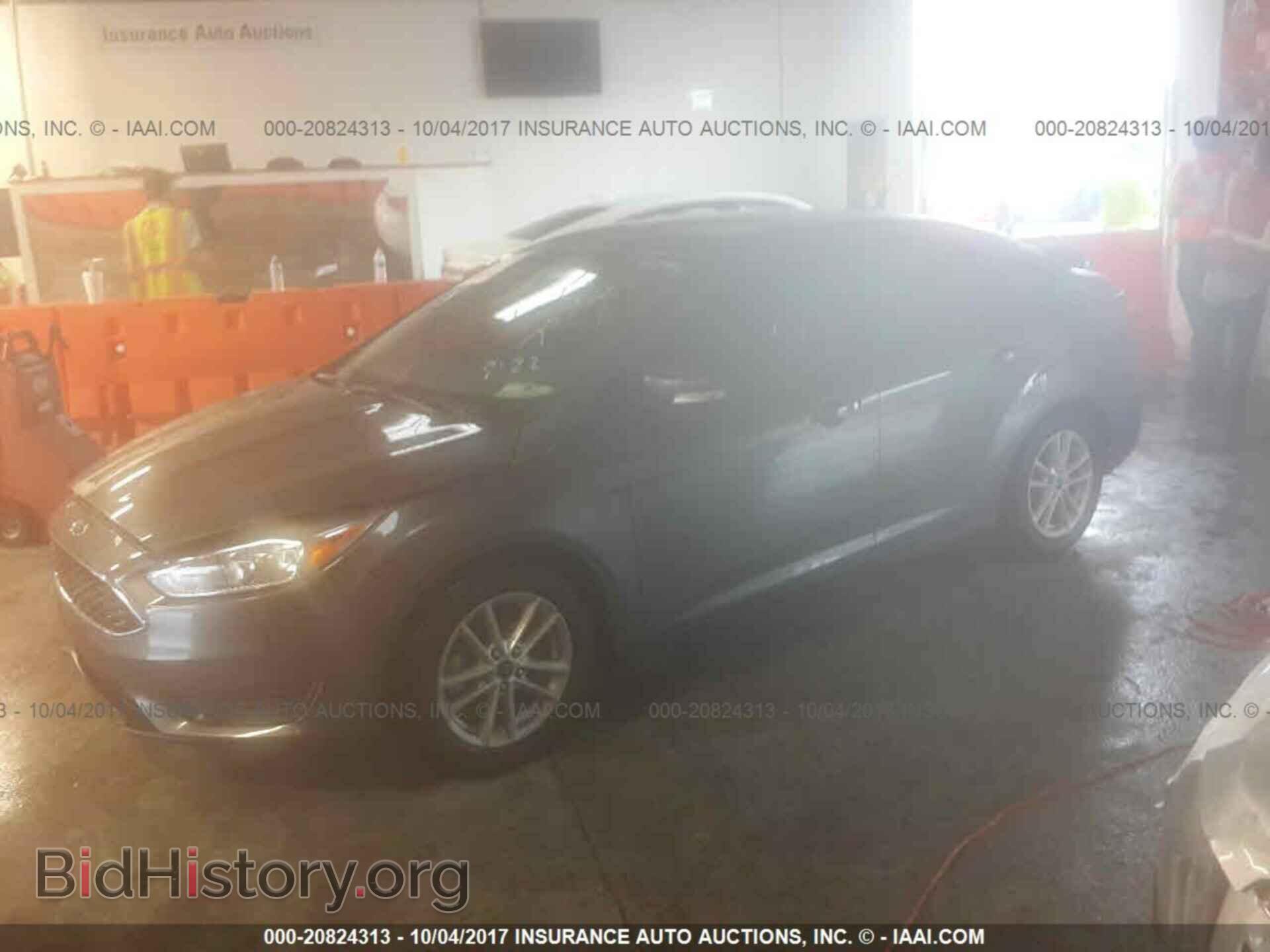 2016 Ford Focus - VIN: 1FADP3F23GL360322 - Photo 2