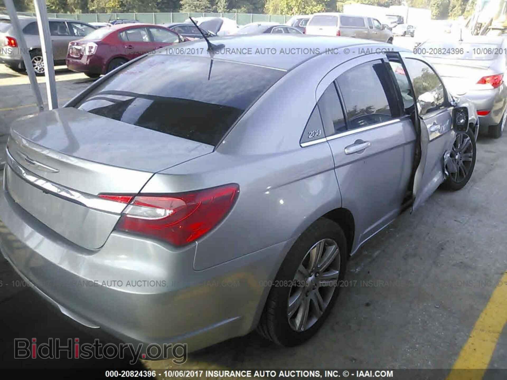 2013 Chrysler 200 - VIN: 1C3CCBAB6DN705298 - Фото 4