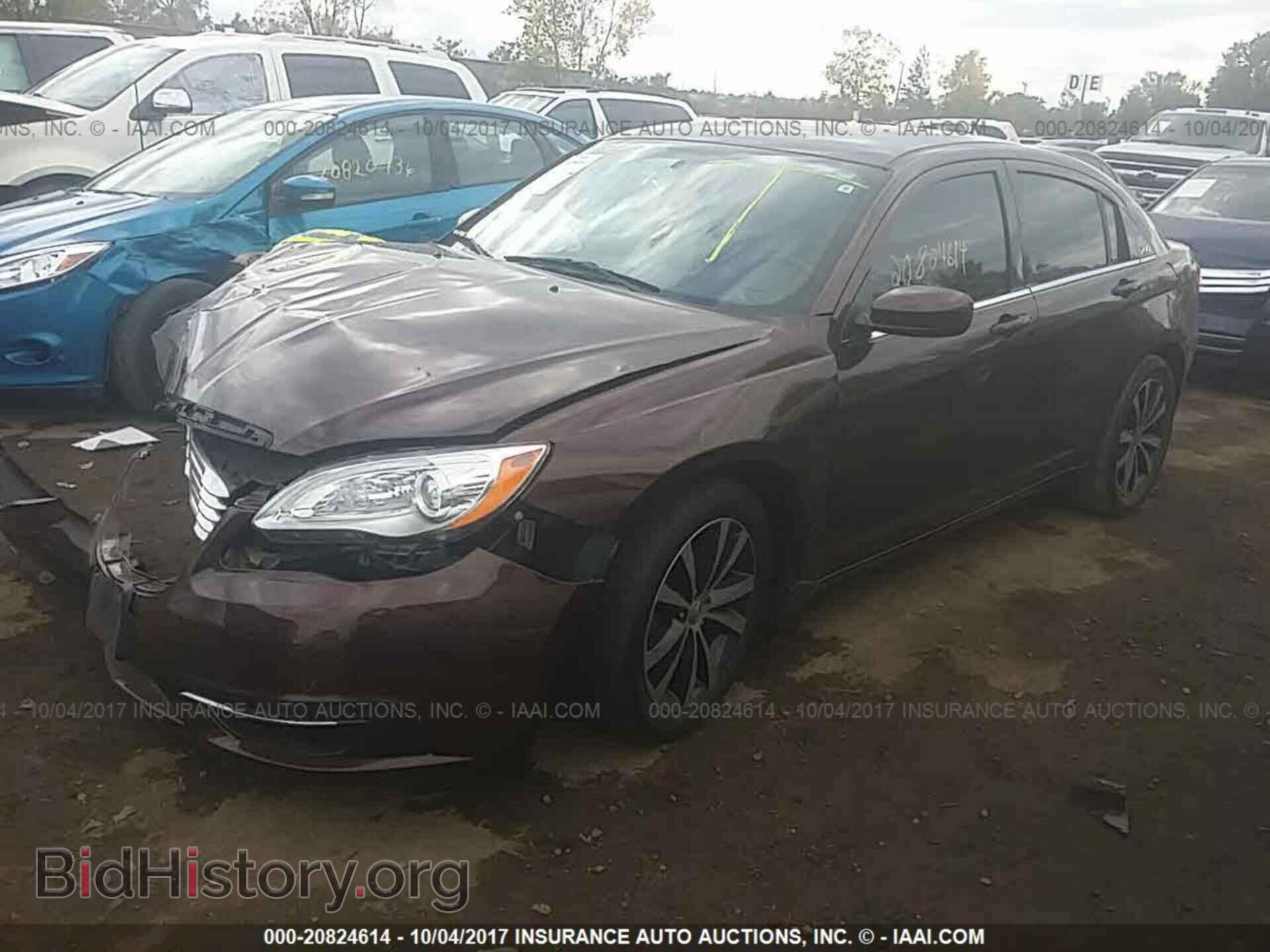 2013 Chrysler 200 - VIN: 1C3CCBBB8DN571571 - Фото 2