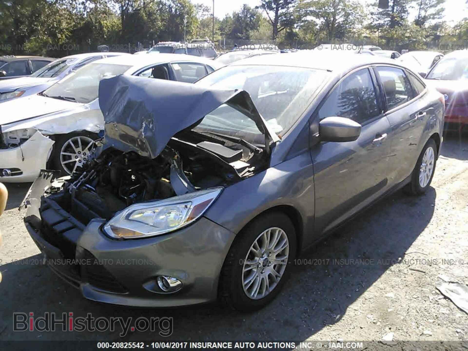 2012 Ford Focus - VIN: 1FAHP3F22CL333785 - Photo 2
