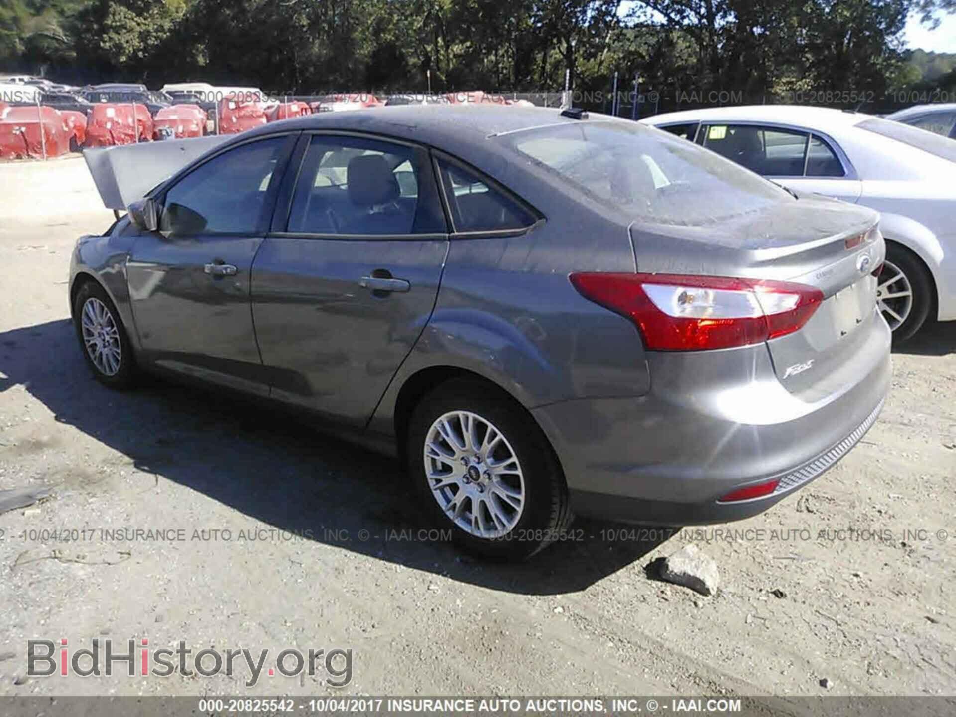 2012 Ford Focus - VIN: 1FAHP3F22CL333785 - Photo 3