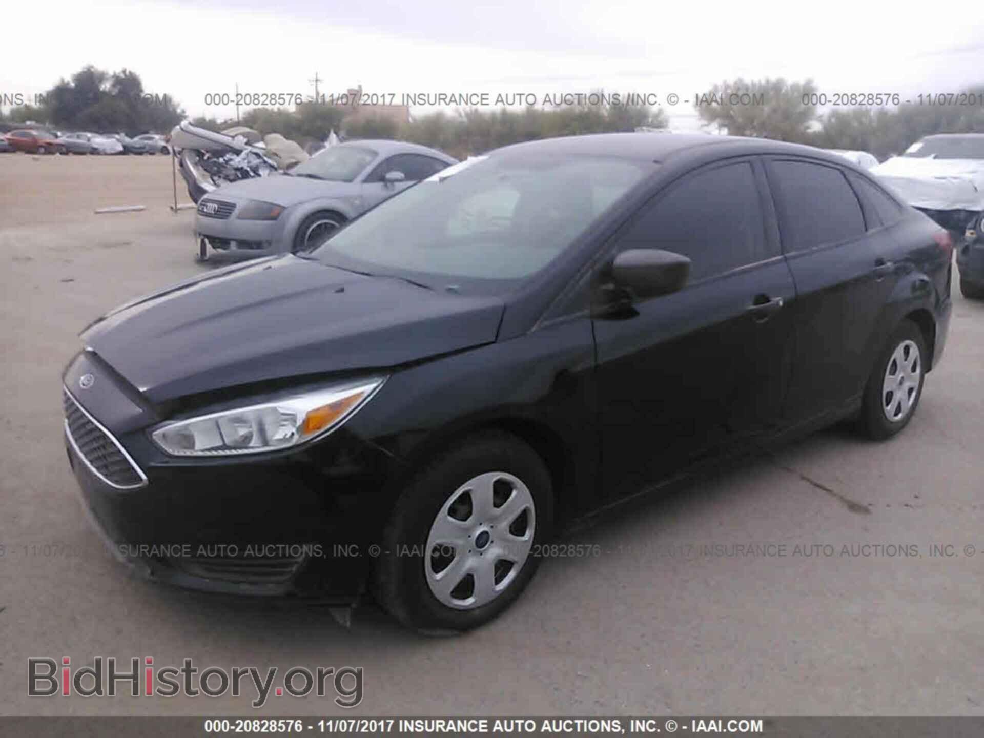 2017 Ford Focus - VIN: 1FADP3E2XHL284939 - Фото 2