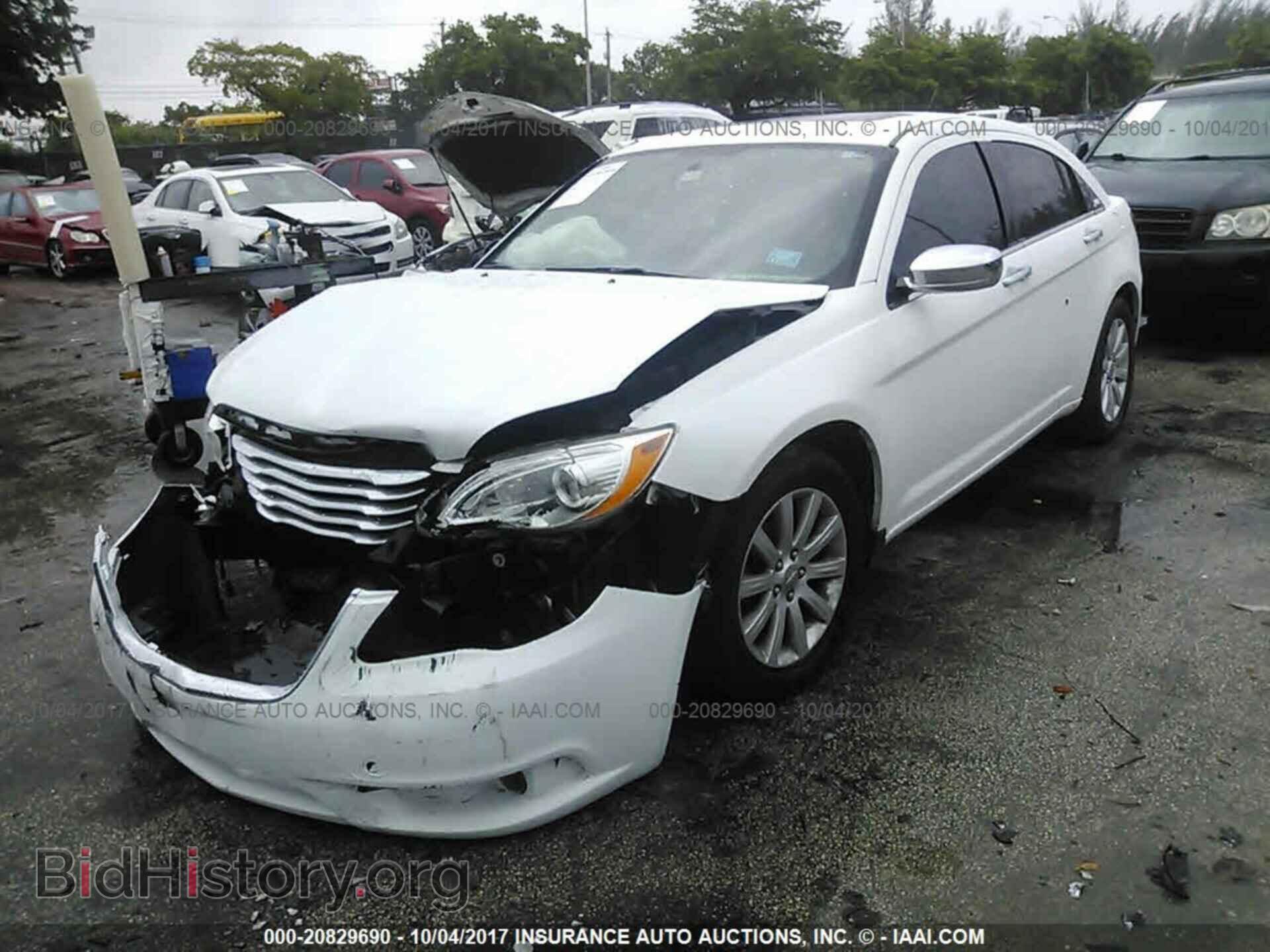 2013 Chrysler 200 - VIN: 1C3CCBCG6DN600382 - Фото 2