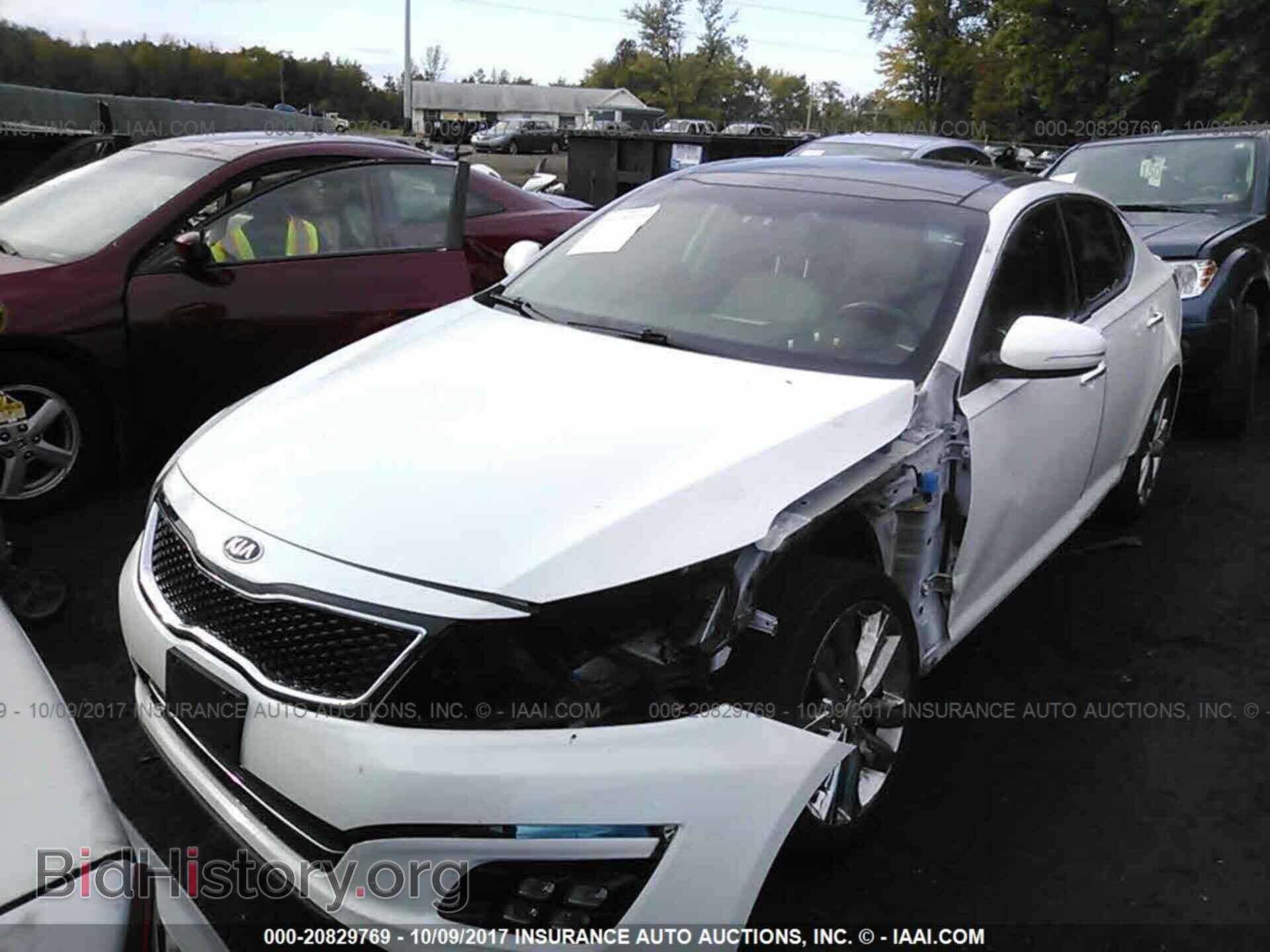 2015 Kia Optima - VIN: 5XXGR4A65FG374450 - Photo 2