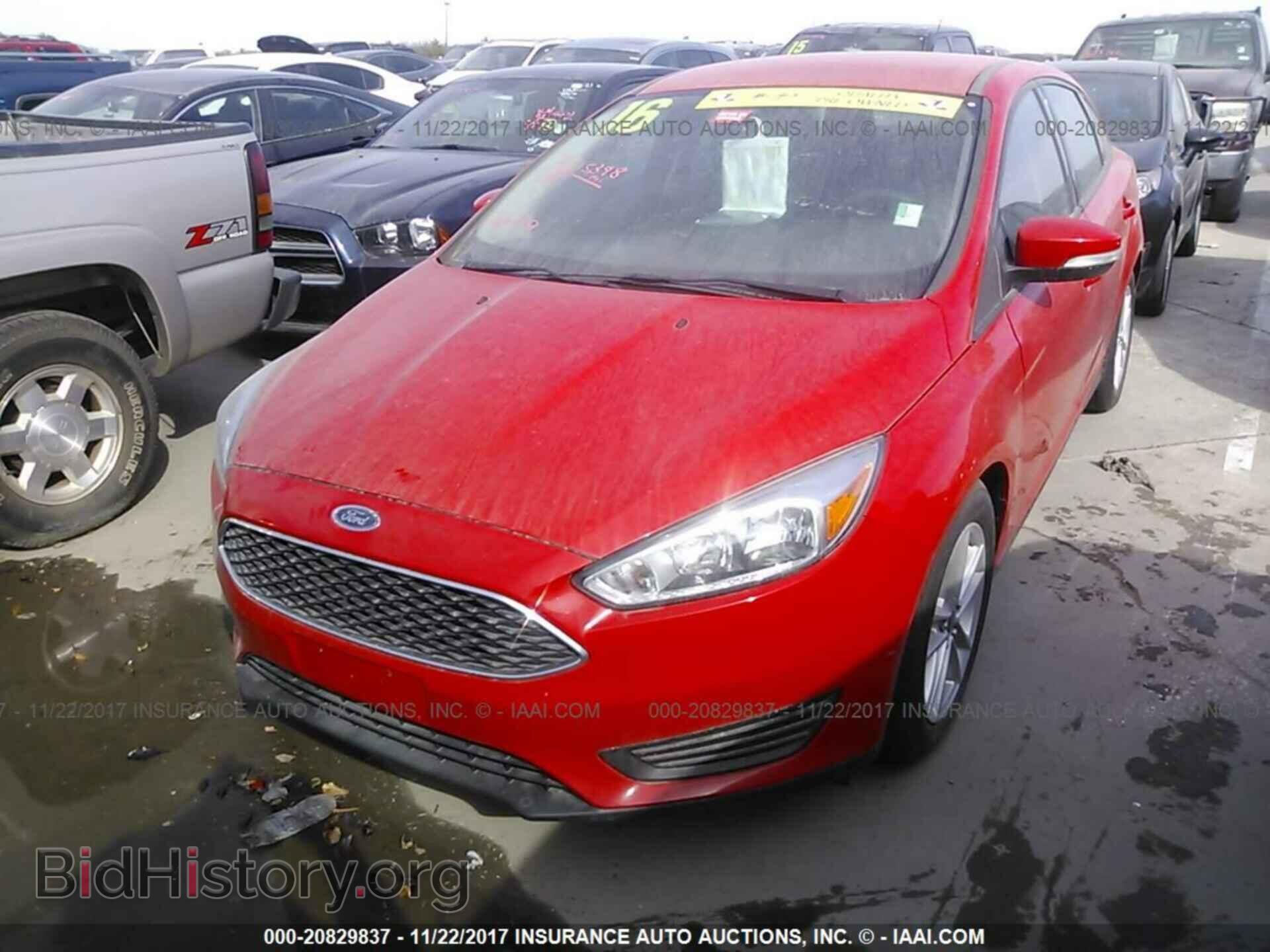 2016 Ford Focus - VIN: 1FADP3F24GL276347 - Photo 2