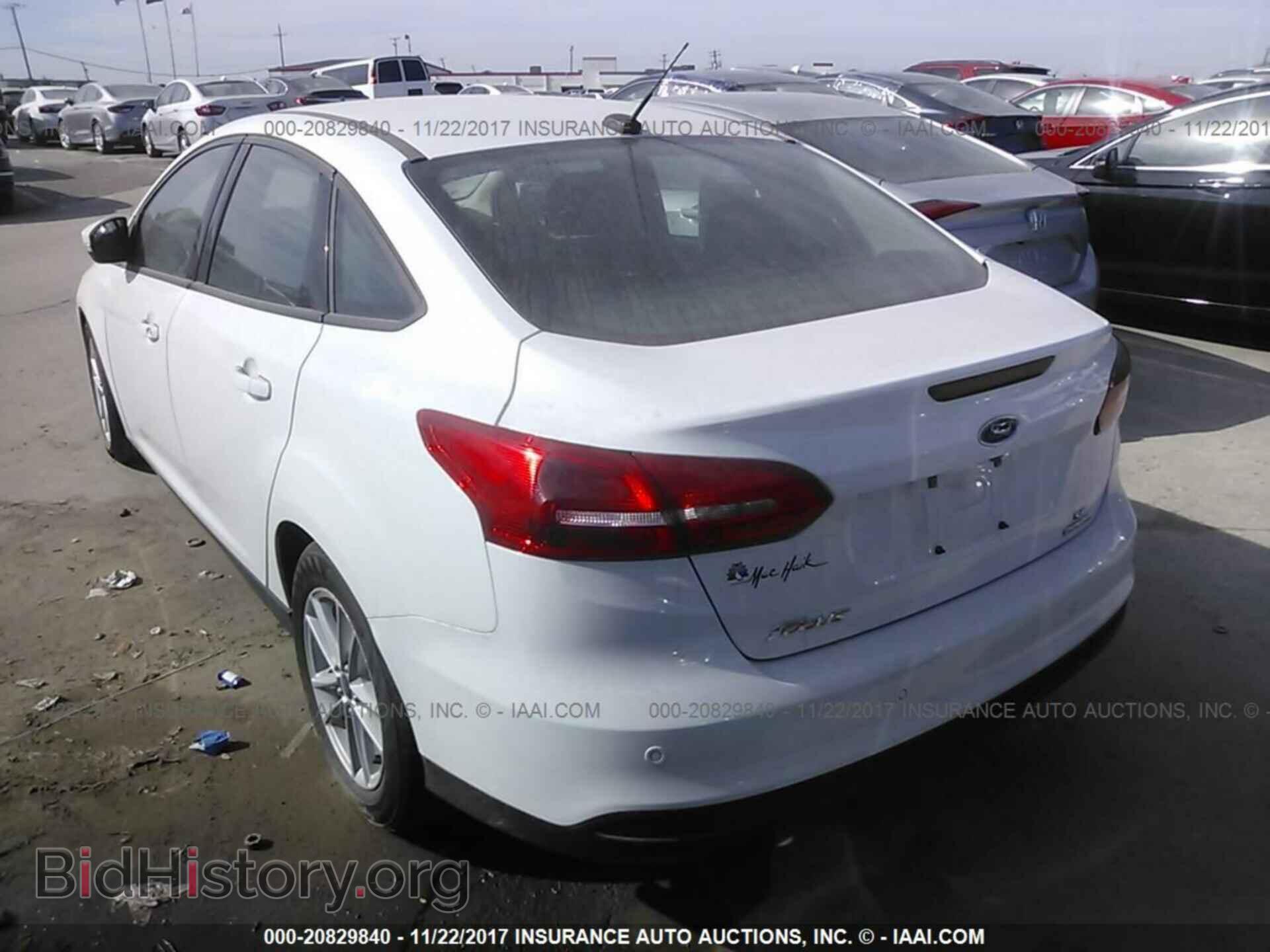 2016 Ford Focus - VIN: 1FADP3F28GL276349 - Photo 3