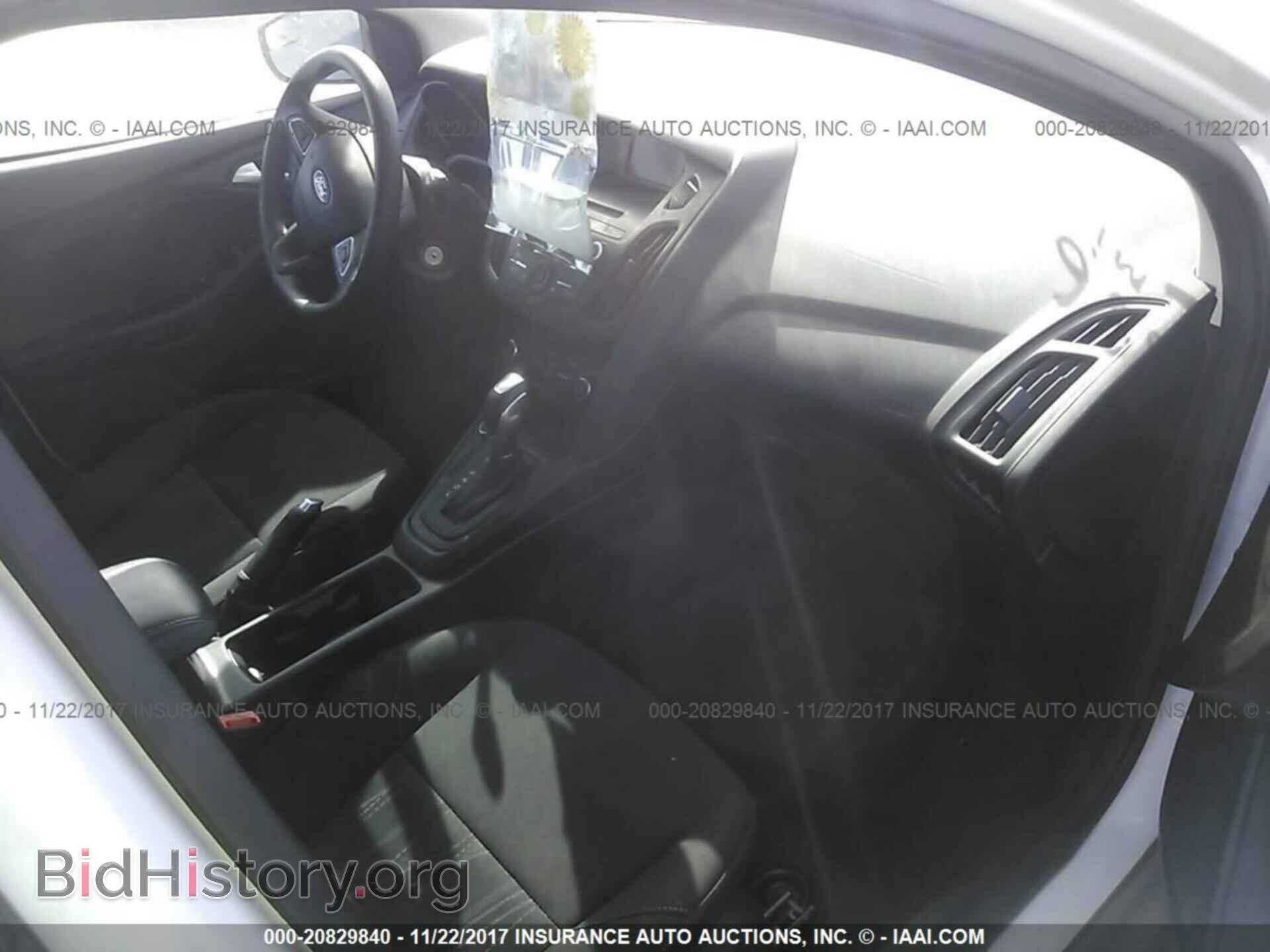2016 Ford Focus - VIN: 1FADP3F28GL276349 - Photo 5