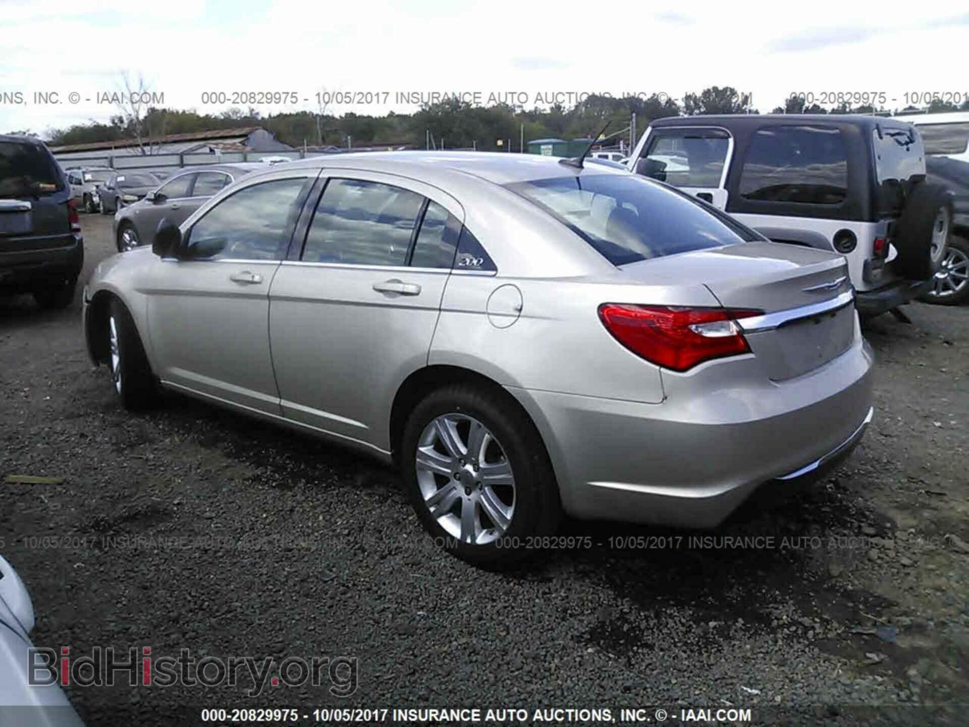 2013 Chrysler 200 - VIN: 1C3CCBBBXDN699553 - Фото 3