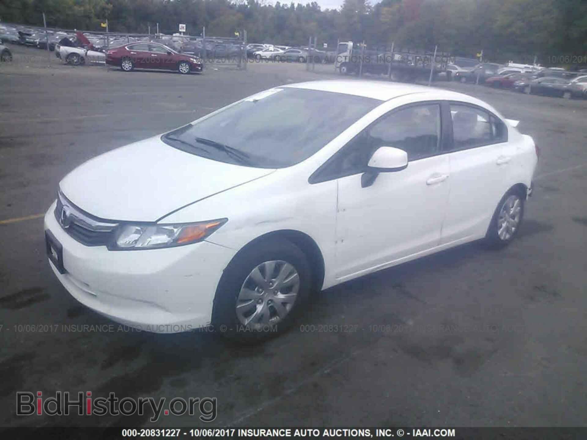2012 Honda Civic - VIN: 2HGFB2F57CH334076 - Photo 2