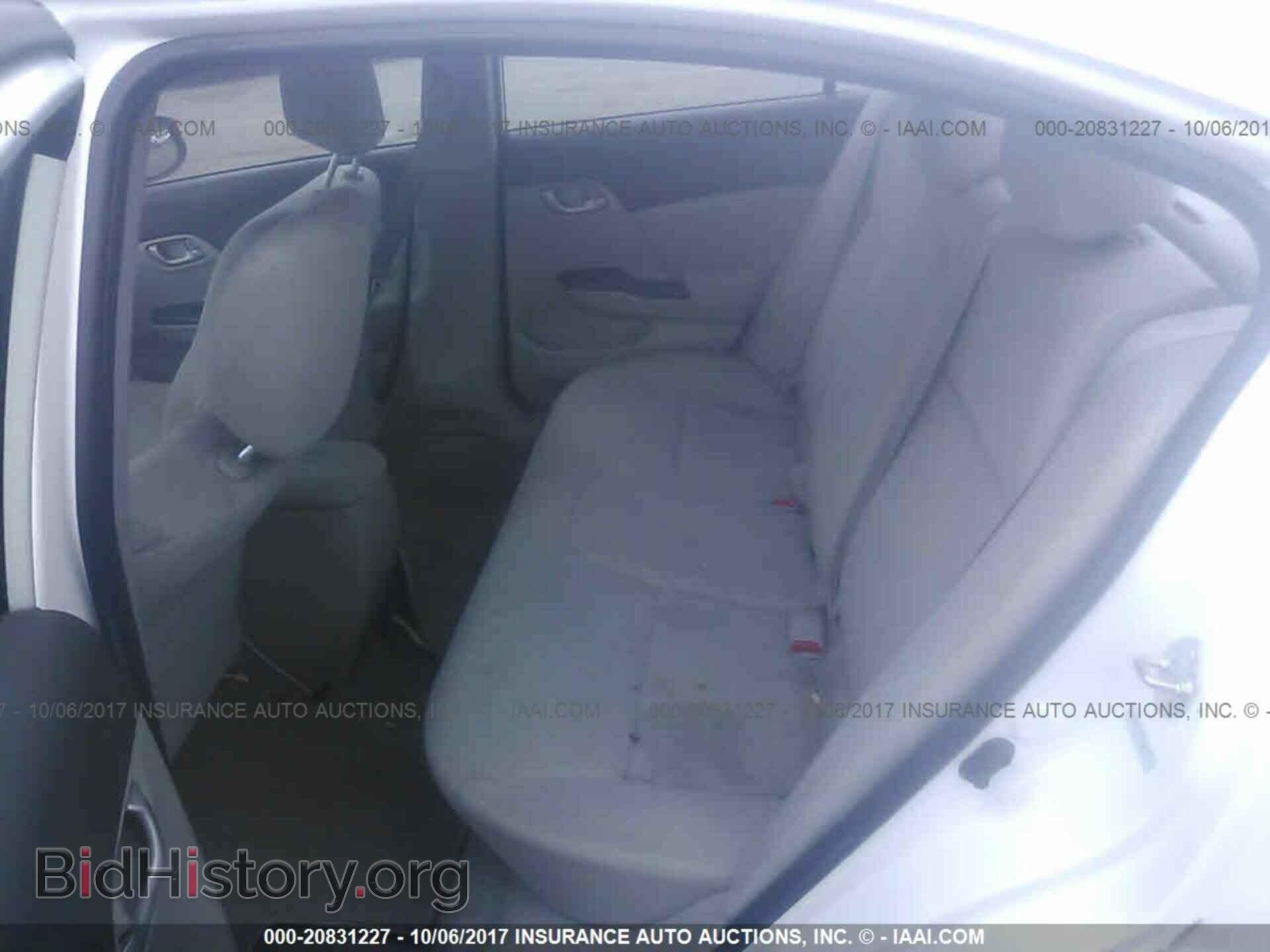 2012 Honda Civic - VIN: 2HGFB2F57CH334076 - Photo 8