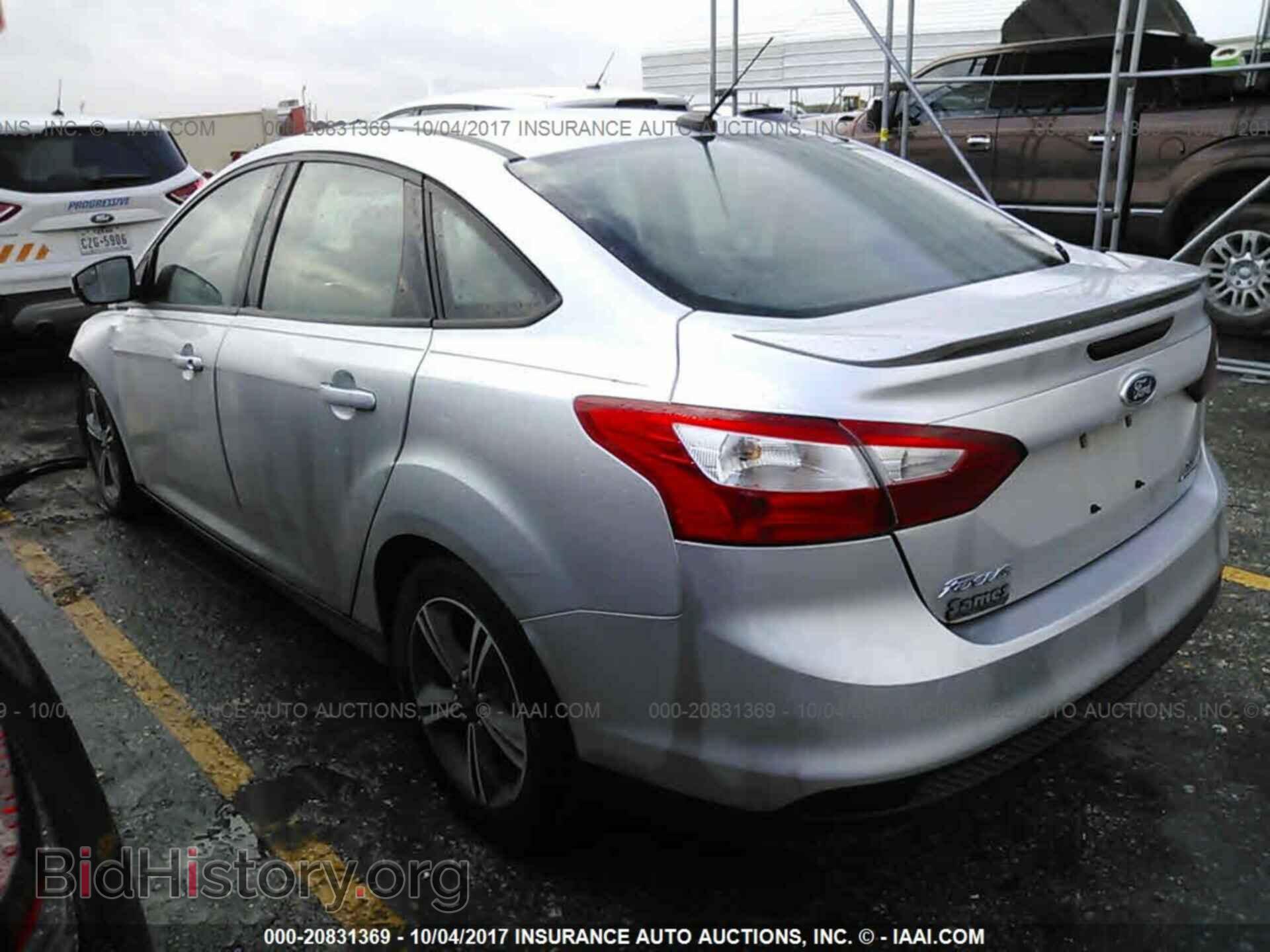 2014 Ford Focus - VIN: 1FADP3F21EL452042 - Photo 3