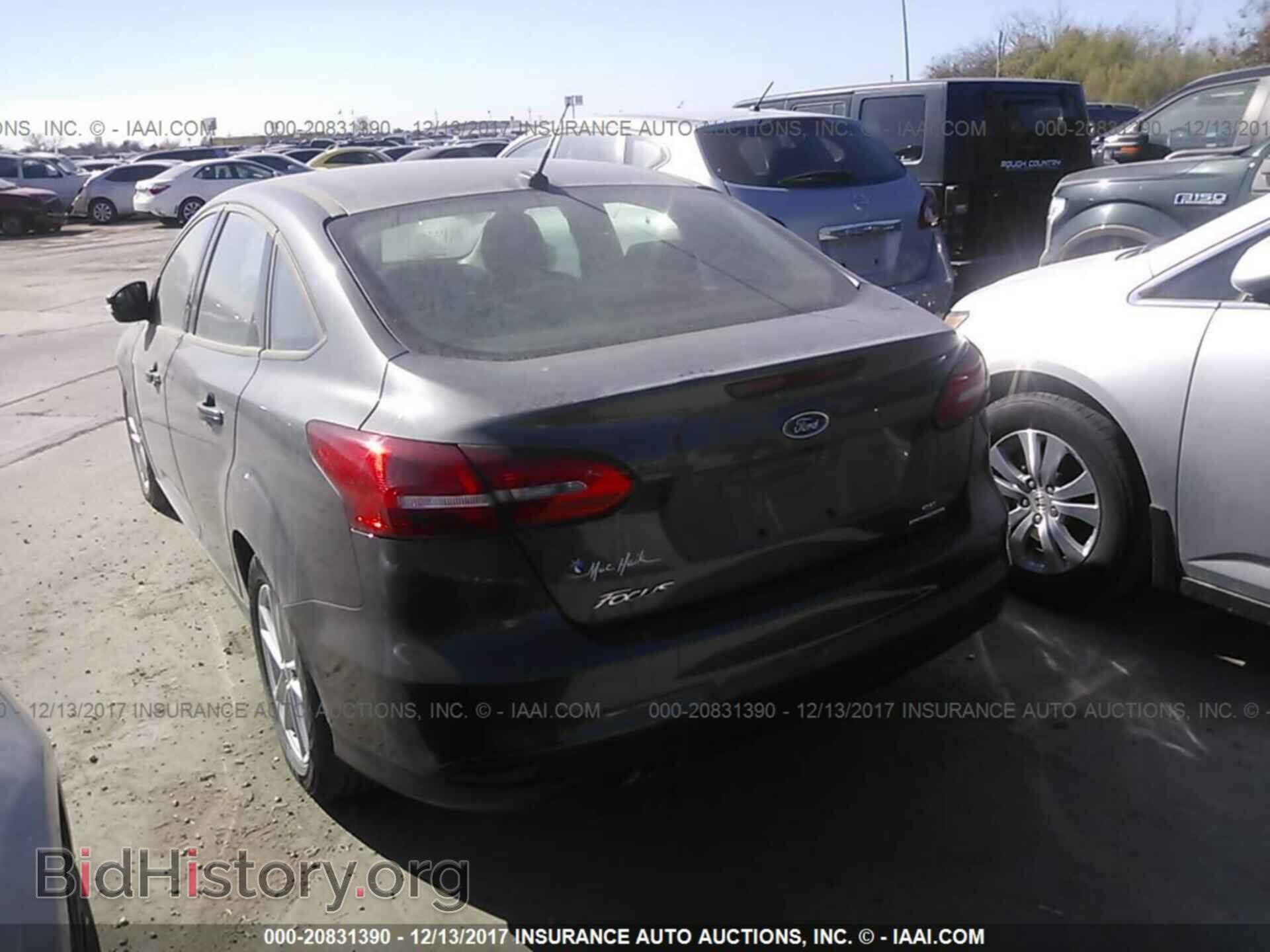 2016 Ford Focus - VIN: 1FADP3F2XGL282900 - Photo 3