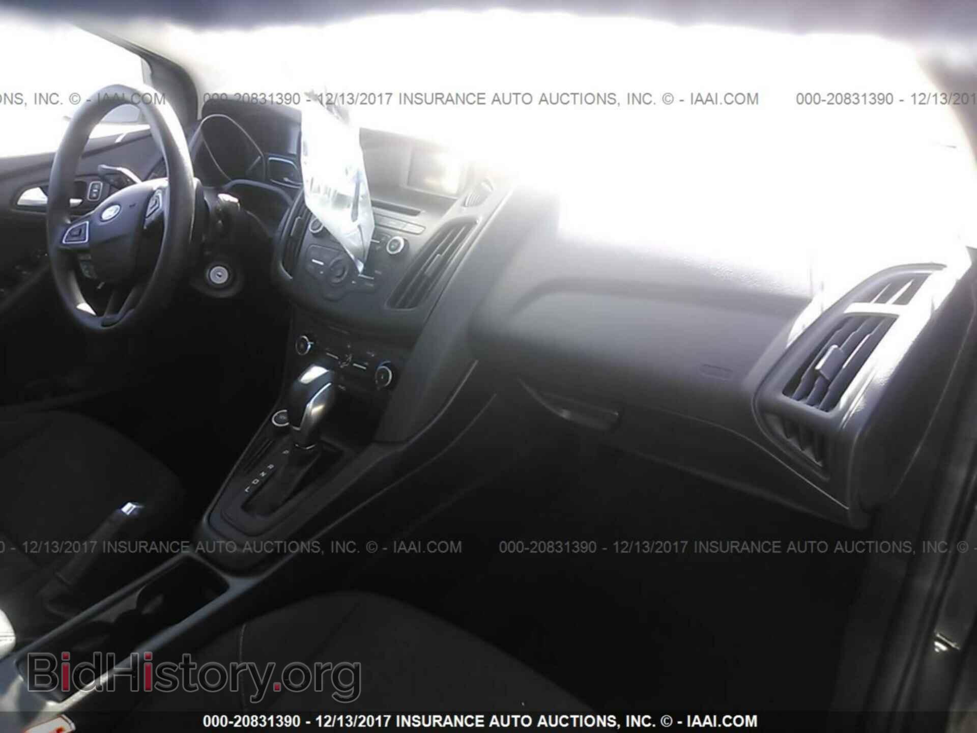 2016 Ford Focus - VIN: 1FADP3F2XGL282900 - Photo 5