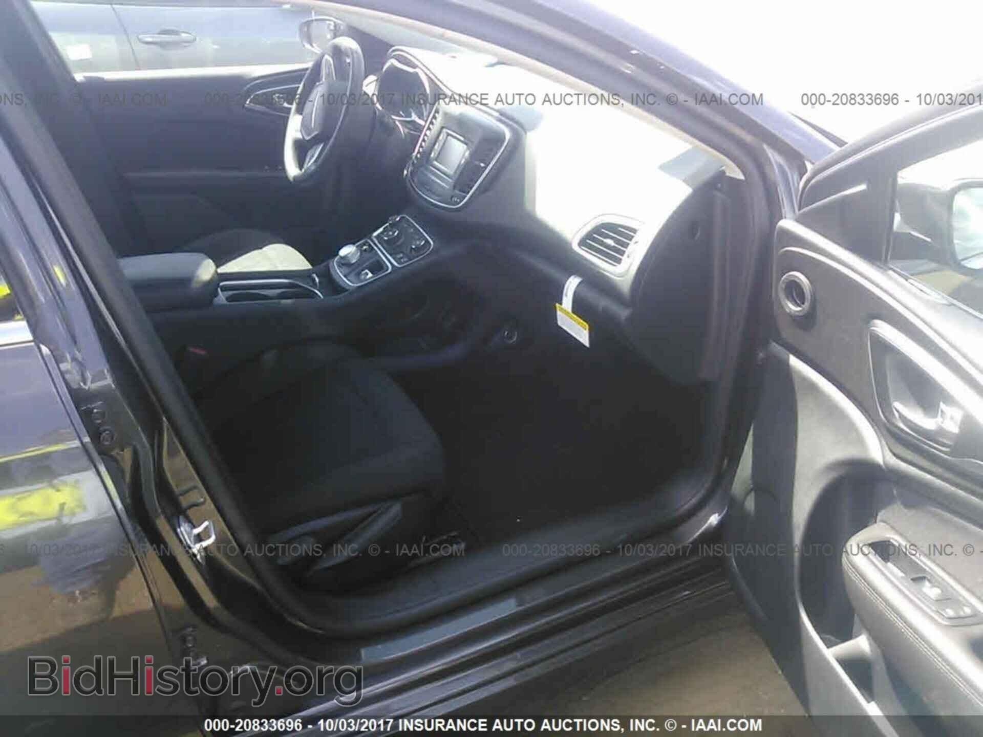 2016 Chrysler 200 - VIN: 1C3CCCFB1GN196546 - Photo 5