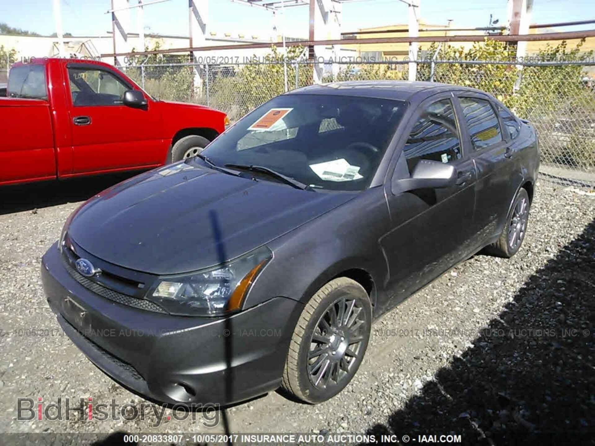 2011 Ford Focus - VIN: 1FAHP3GN7BW121941 - Фото 2