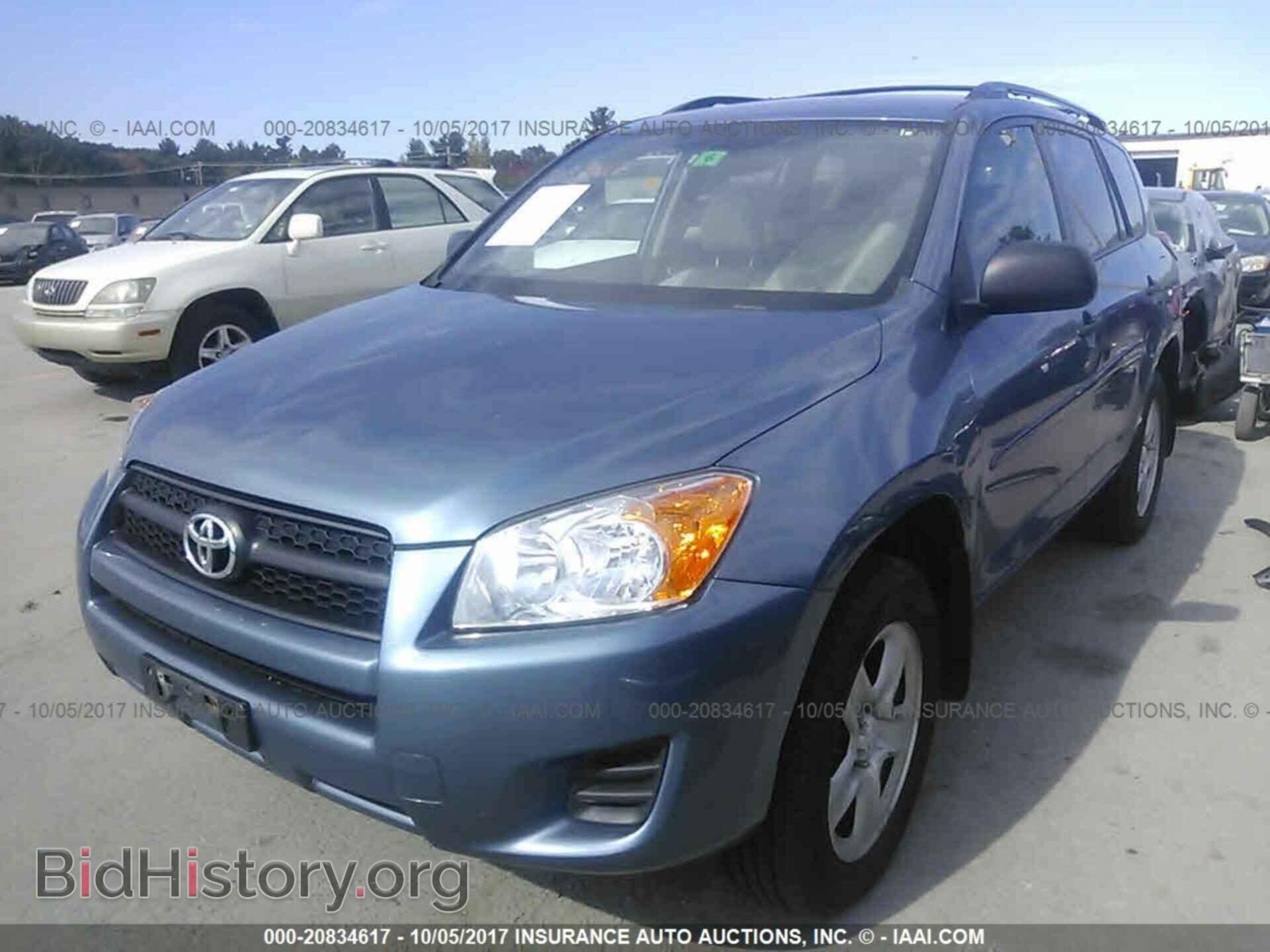2011 Toyota Rav4 - VIN: 2T3BF4DV2BW096572 - Фото 2