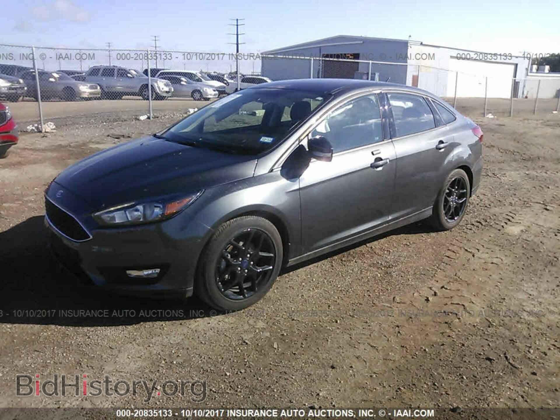 2016 Ford Focus - VIN: 1FADP3F27GL391329 - Photo 2