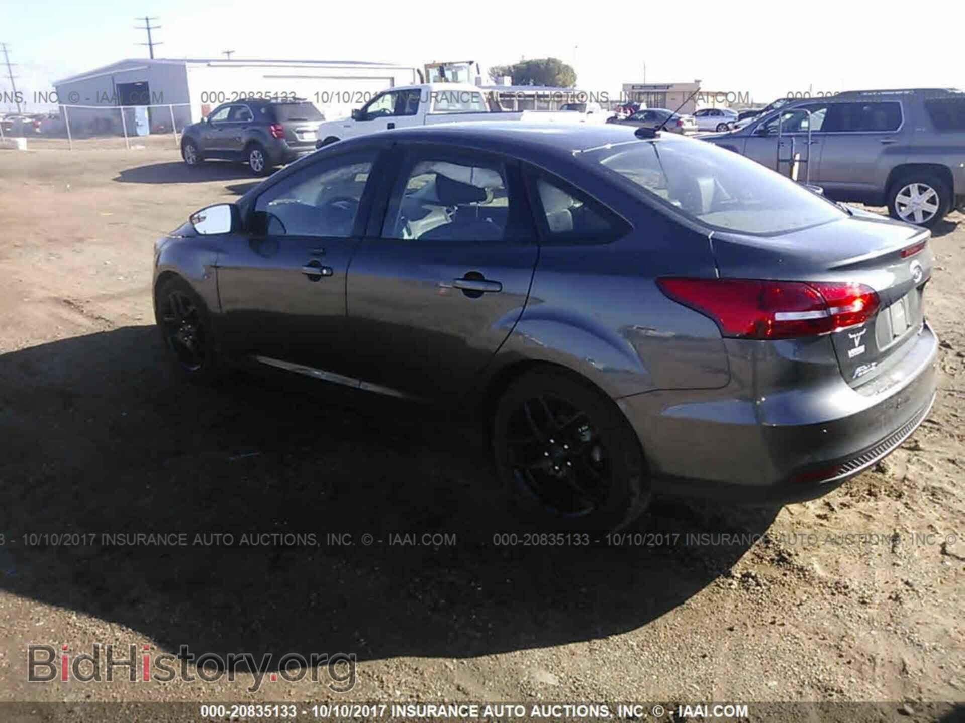2016 Ford Focus - VIN: 1FADP3F27GL391329 - Photo 3