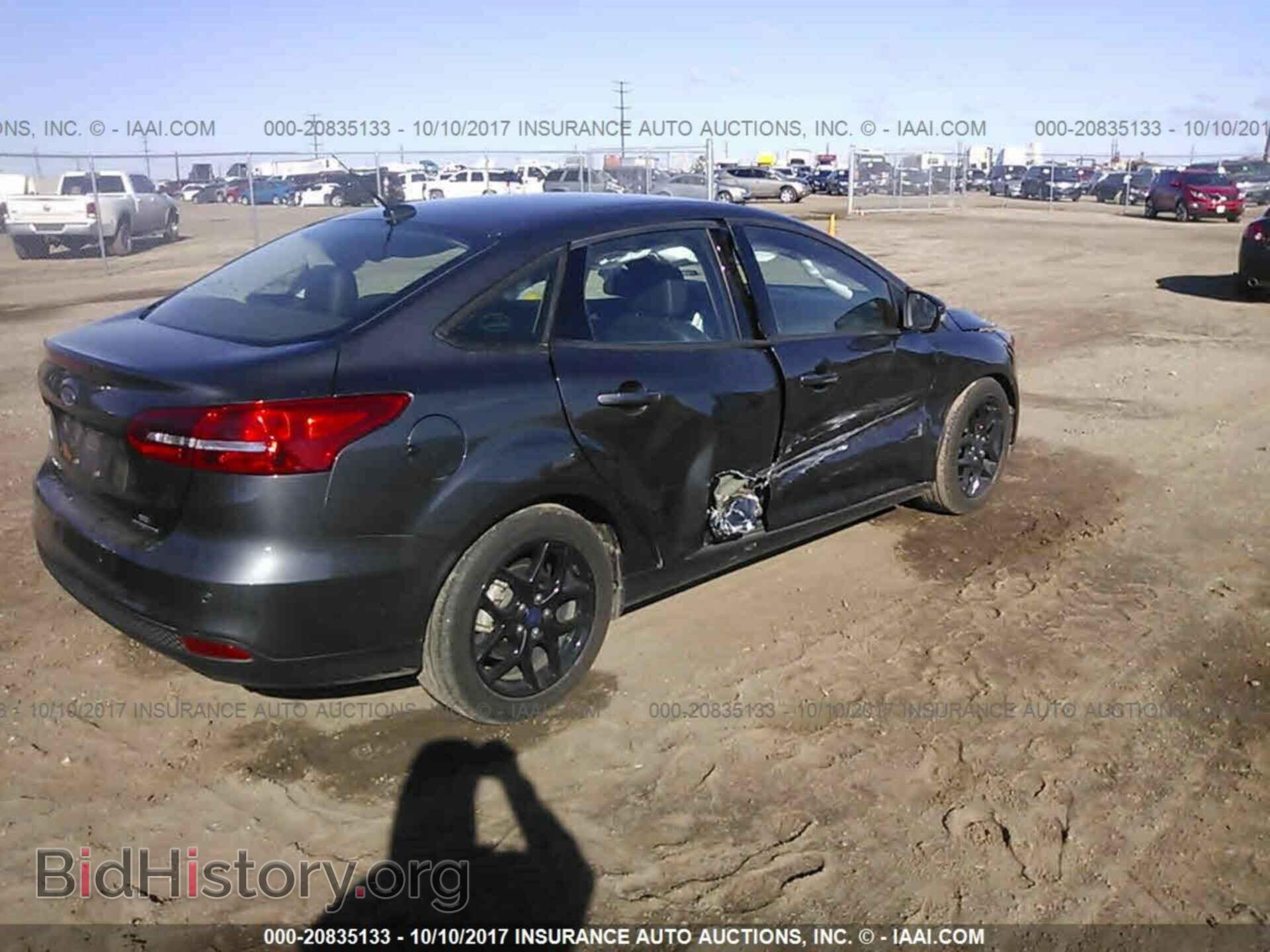 2016 Ford Focus - VIN: 1FADP3F27GL391329 - Photo 4