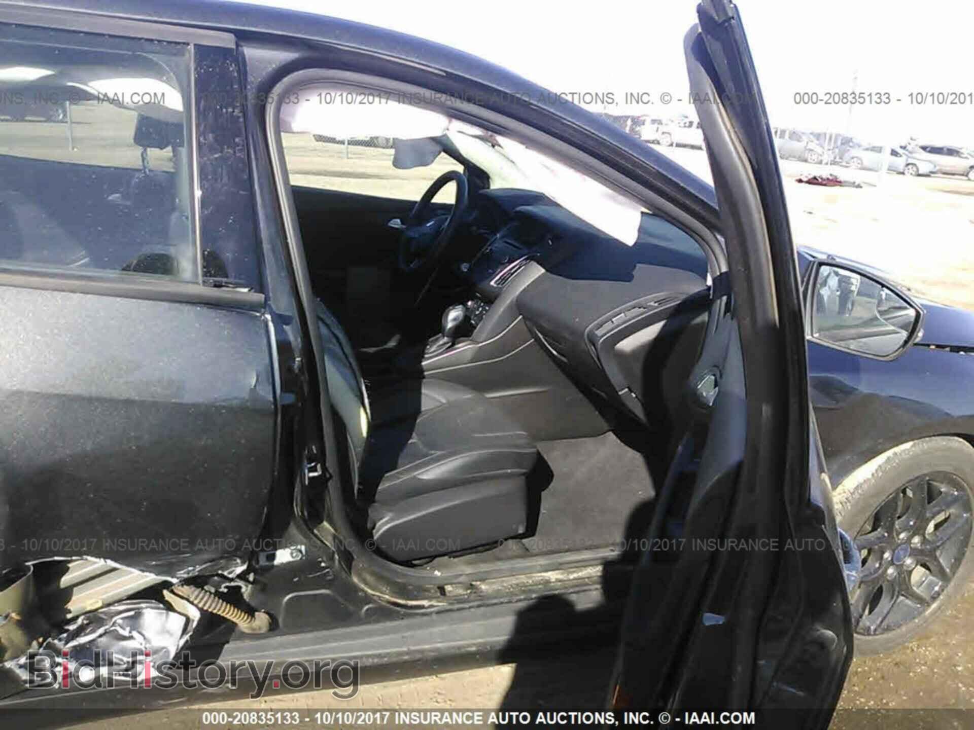 2016 Ford Focus - VIN: 1FADP3F27GL391329 - Photo 5