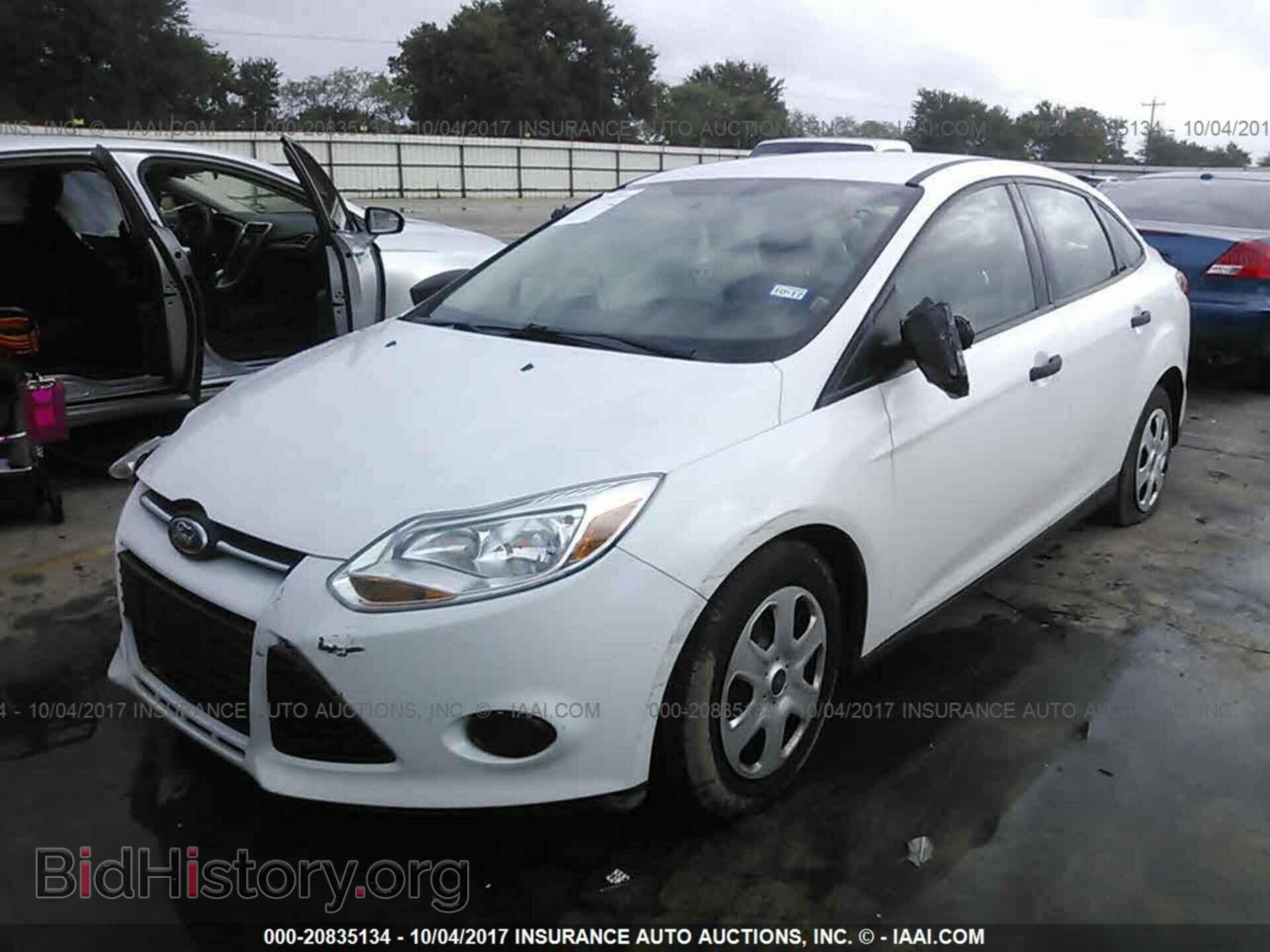 2013 Ford Focus - VIN: 1FADP3E24DL163236 - Photo 2