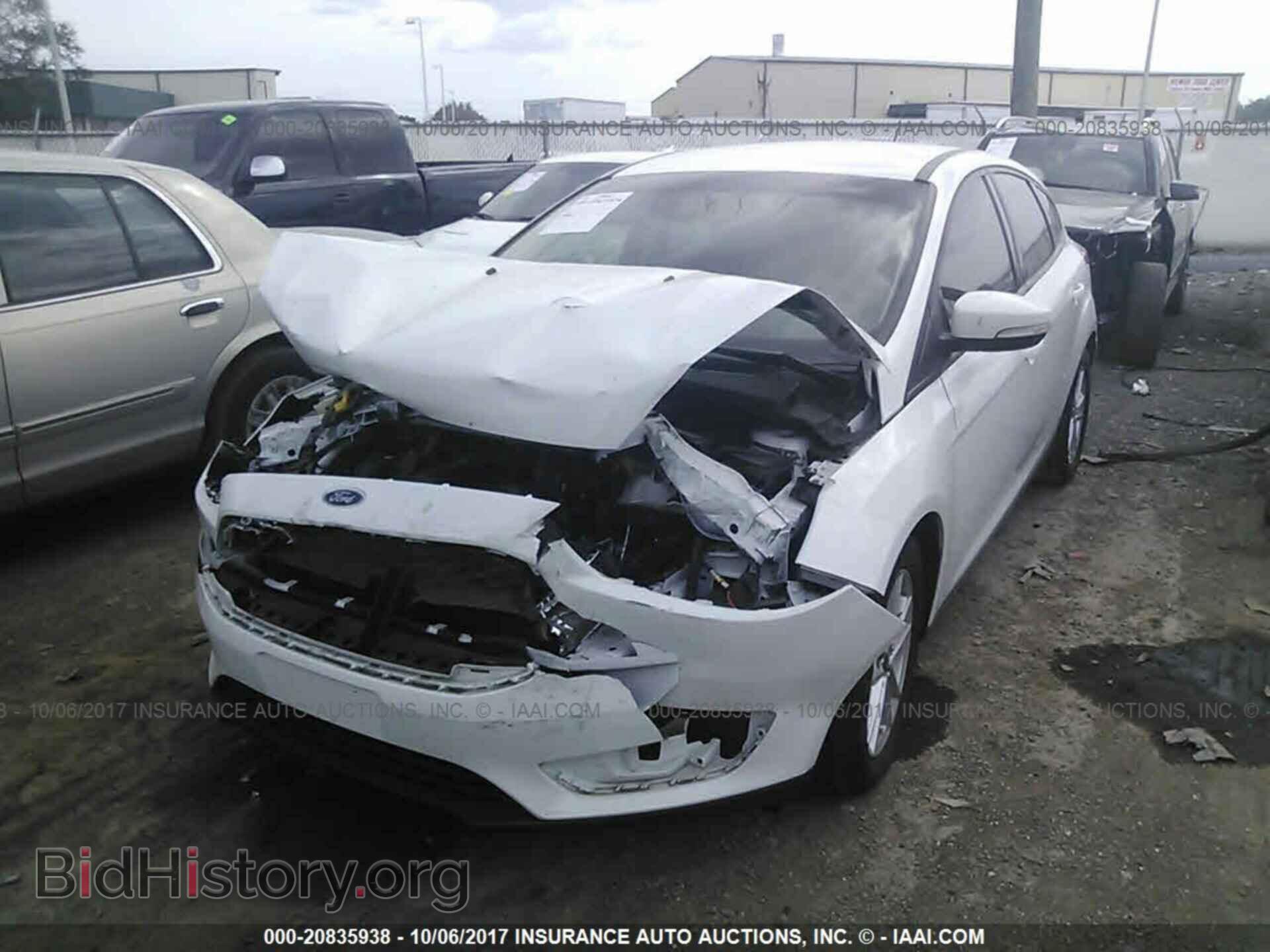 2015 Ford Focus - VIN: 1FADP3K25FL366028 - Photo 2