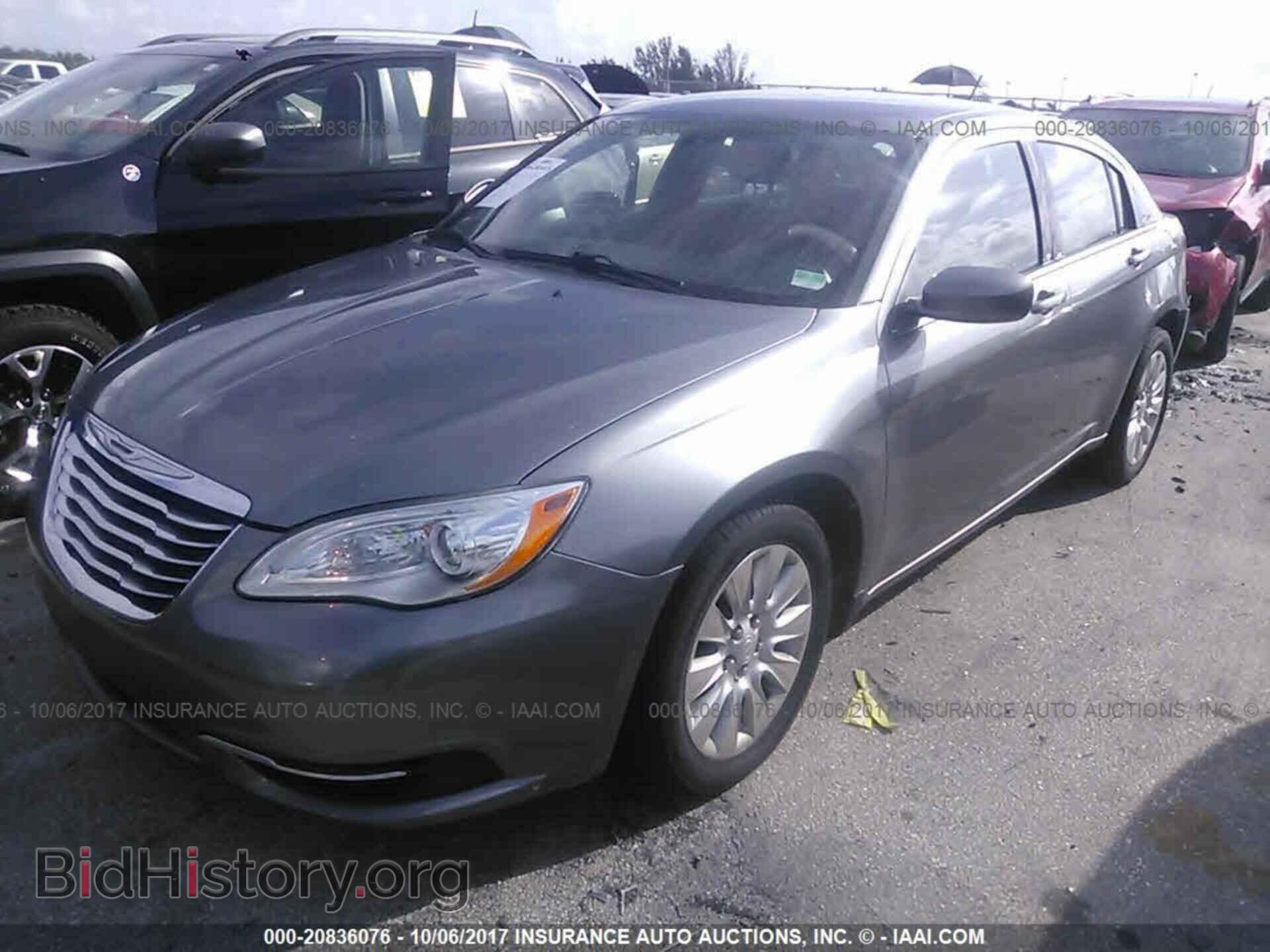 2013 Chrysler 200 - VIN: 1C3CCBAB7DN641529 - Photo 2