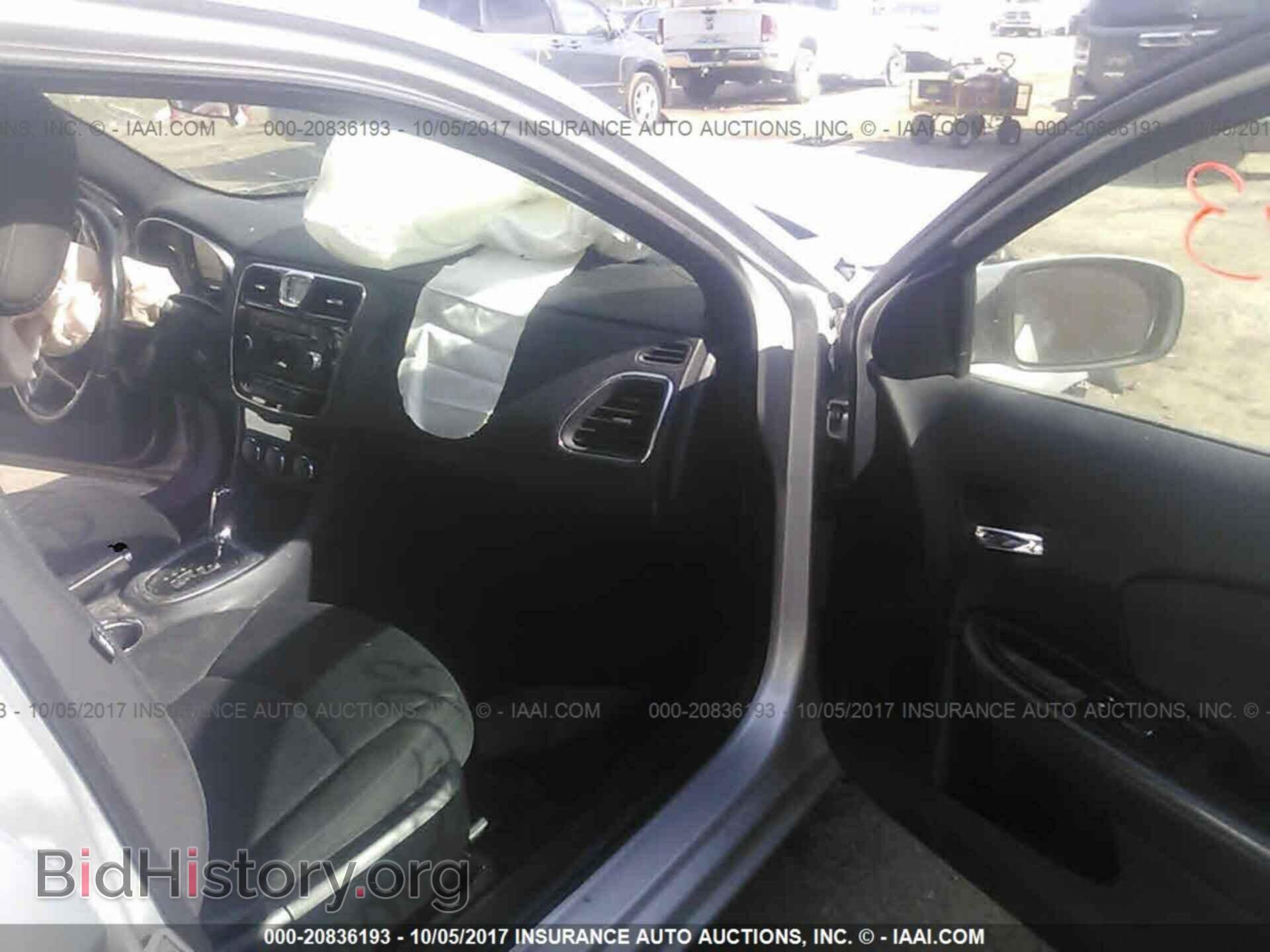 2012 Chrysler 200 - VIN: 1C3CCBBB4CN100547 - Photo 5