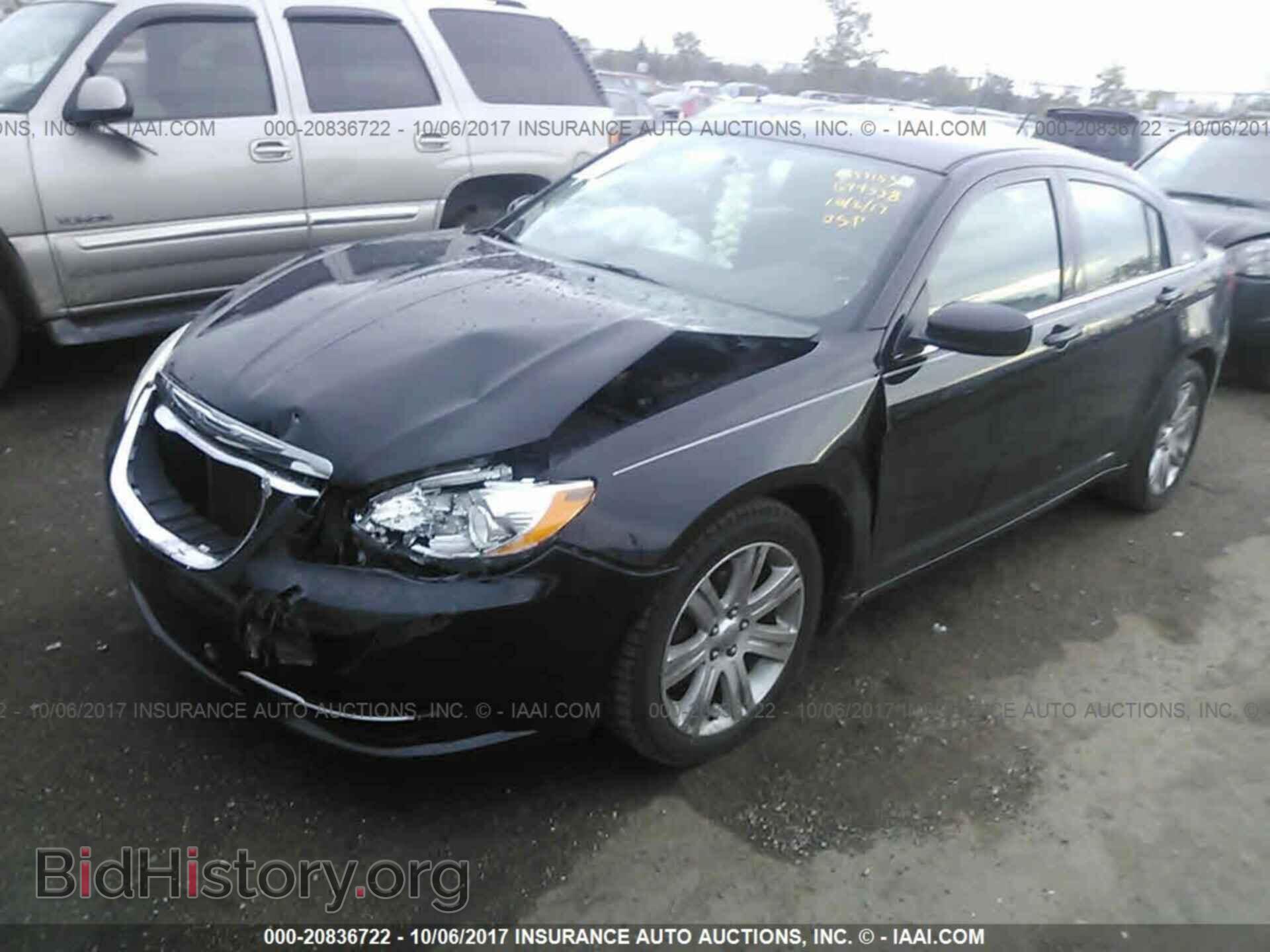 2013 Chrysler 200 - VIN: 1C3CCBBB0DN694538 - Фото 2