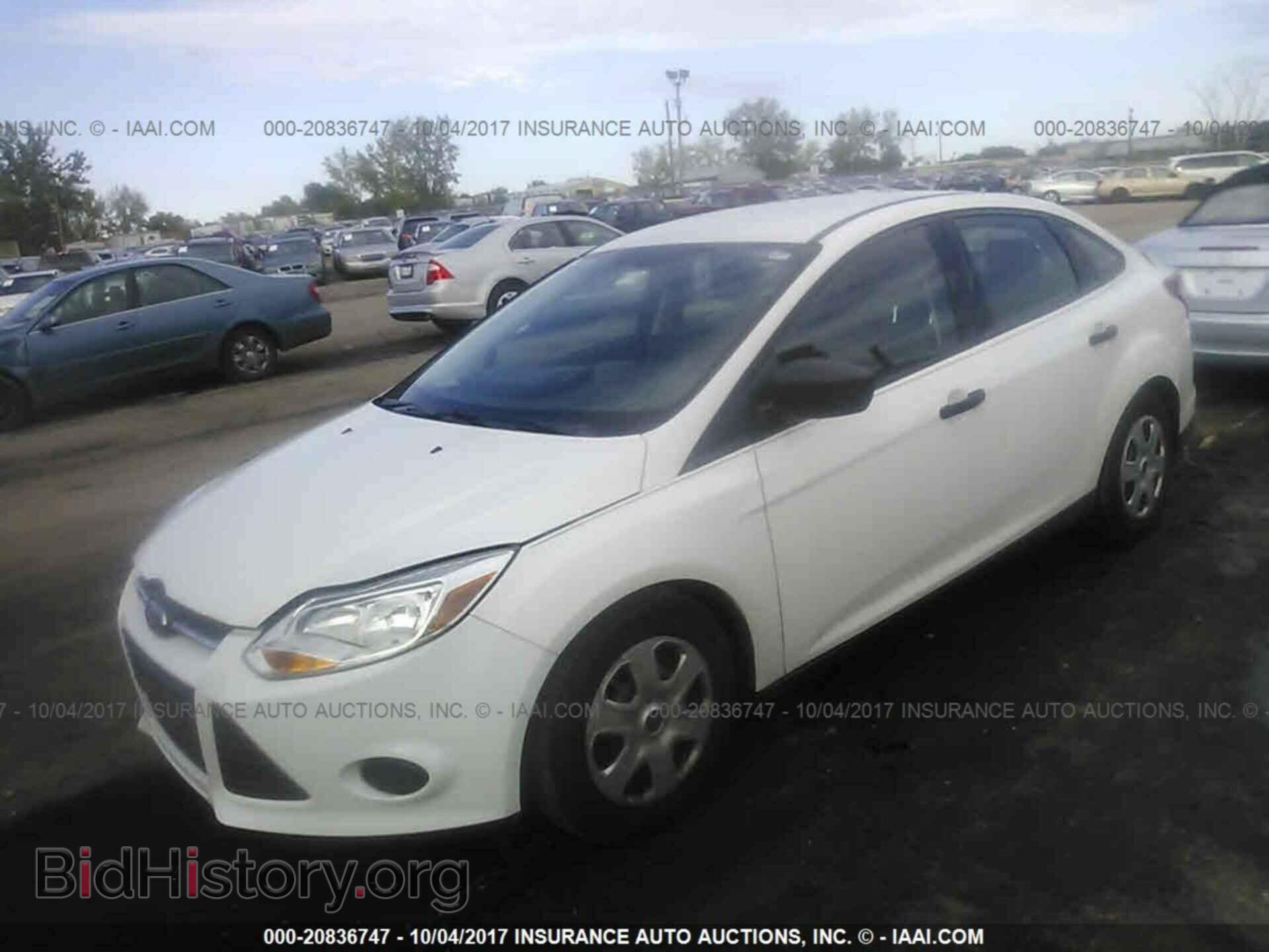 2012 Ford Focus - VIN: 1FAHP3E22CL319225 - Фото 2