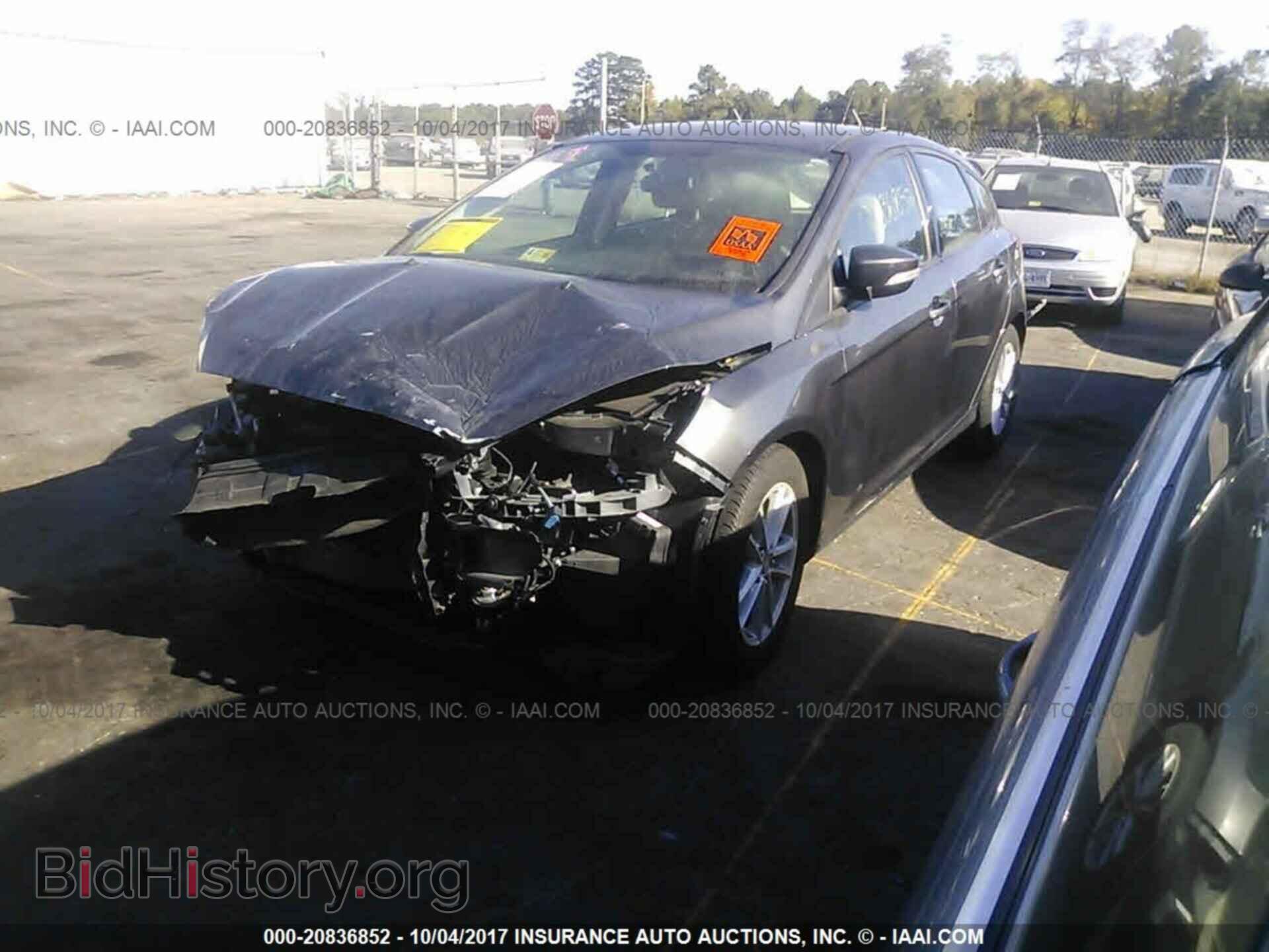 2016 Ford Focus - VIN: 1FADP3K23GL242647 - Photo 2