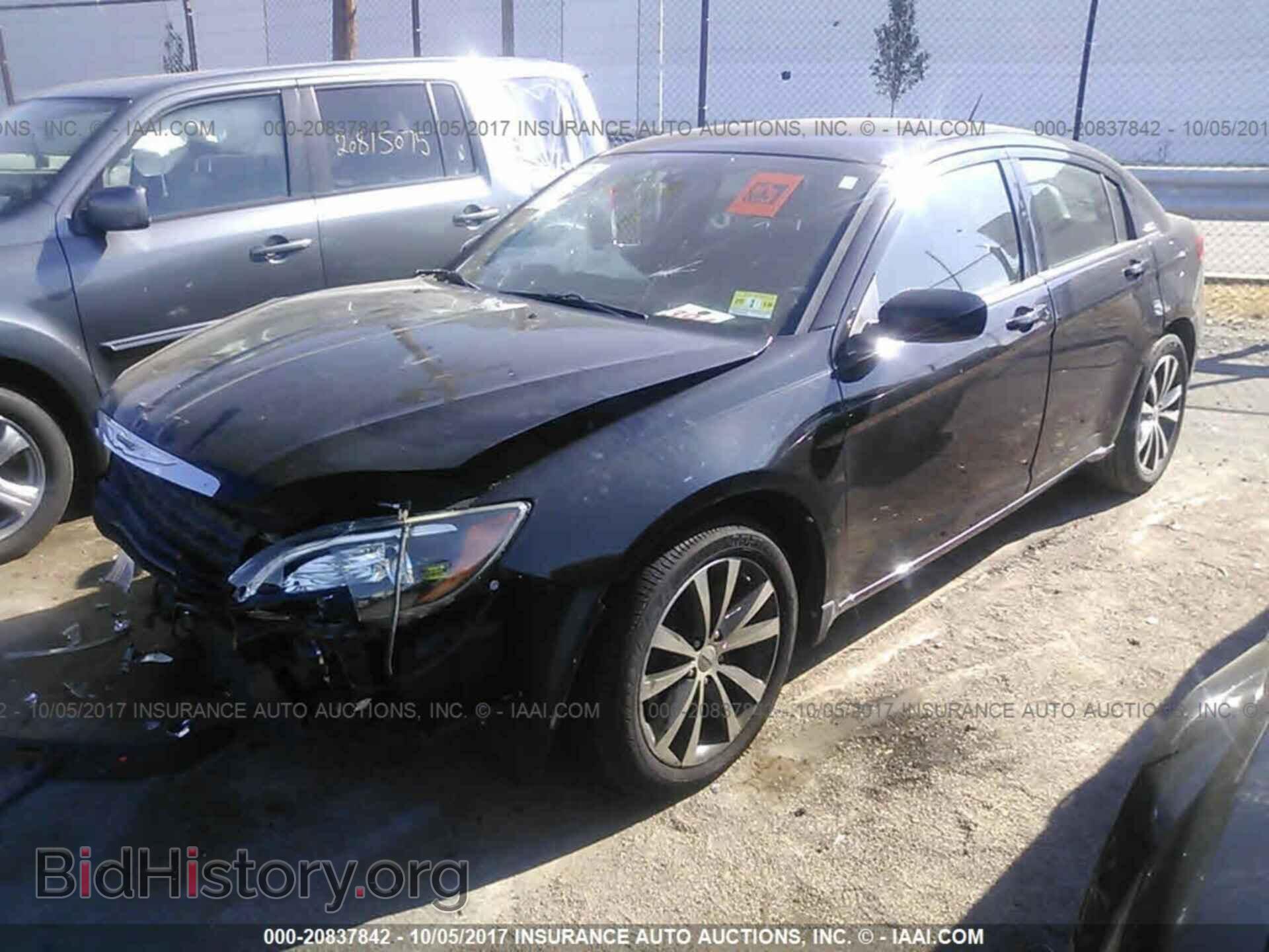 2011 Chrysler 200 - VIN: 1C3BC8FG8BN606949 - Фото 2