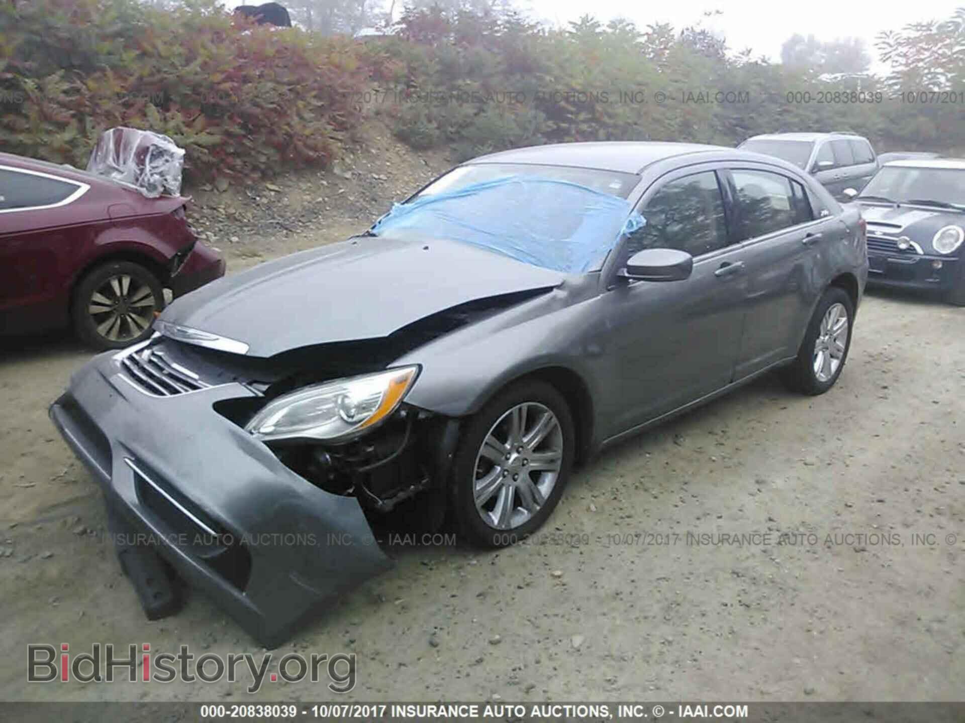 2011 Chrysler 200 - VIN: 1C3BC1FB7BN602824 - Photo 2