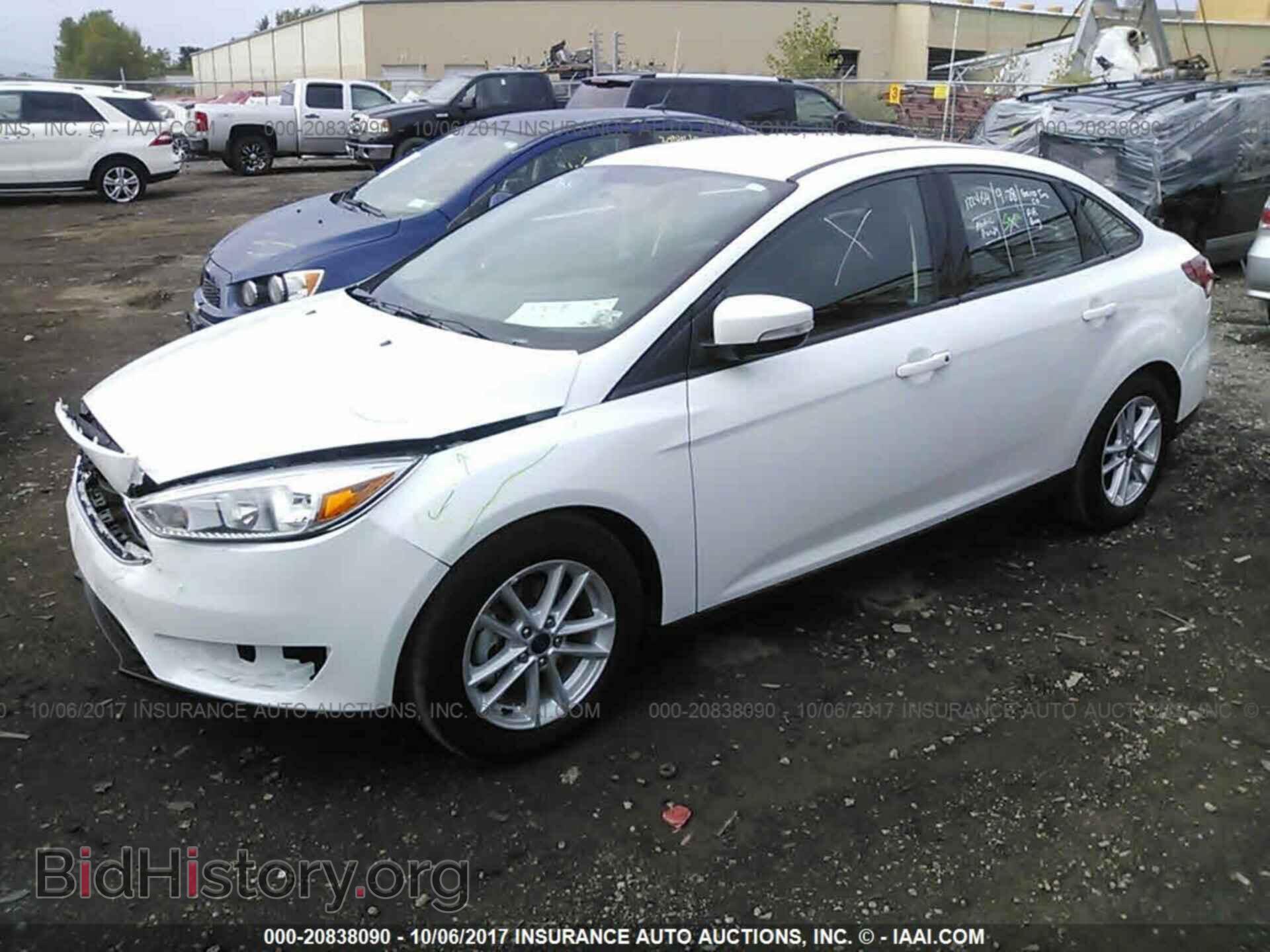 2017 Ford Focus - VIN: 1FADP3F27HL323582 - Фото 2