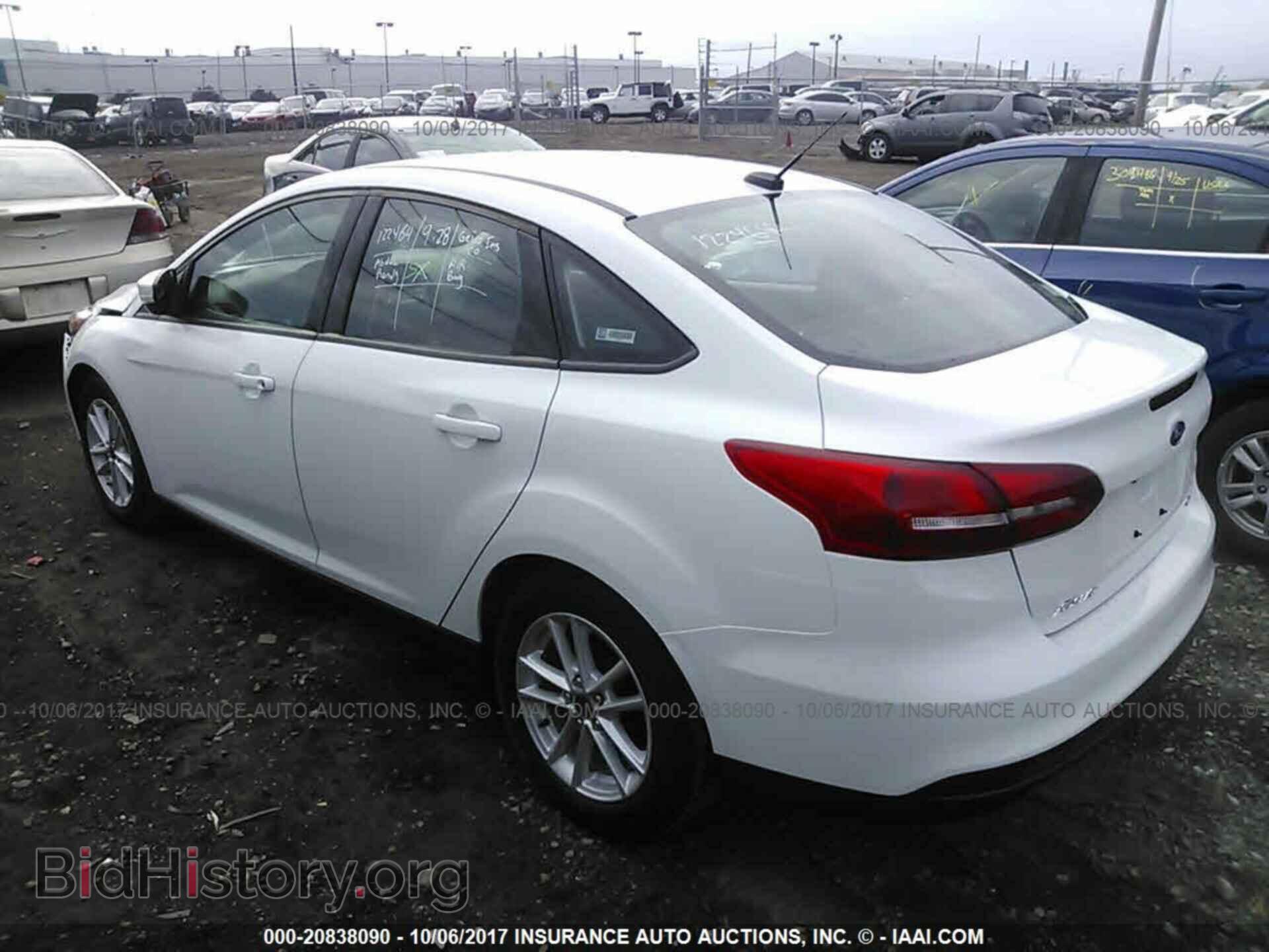 2017 Ford Focus - VIN: 1FADP3F27HL323582 - Фото 3