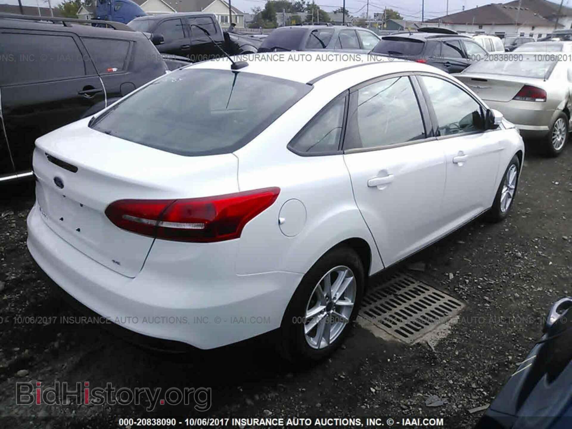 2017 Ford Focus - VIN: 1FADP3F27HL323582 - Фото 4