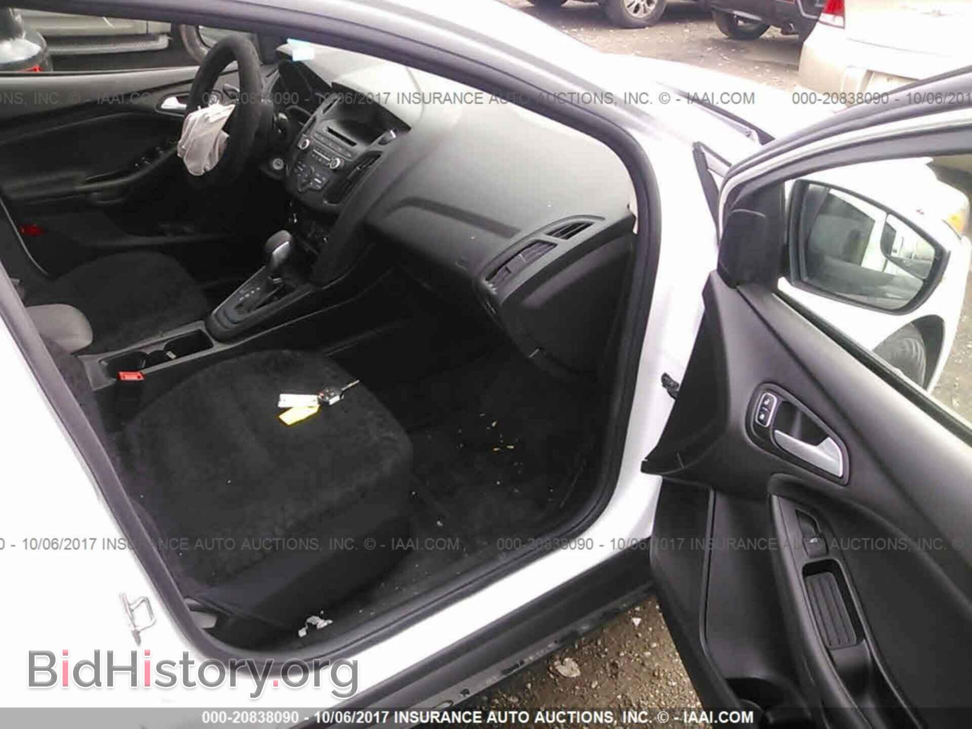 2017 Ford Focus - VIN: 1FADP3F27HL323582 - Фото 5
