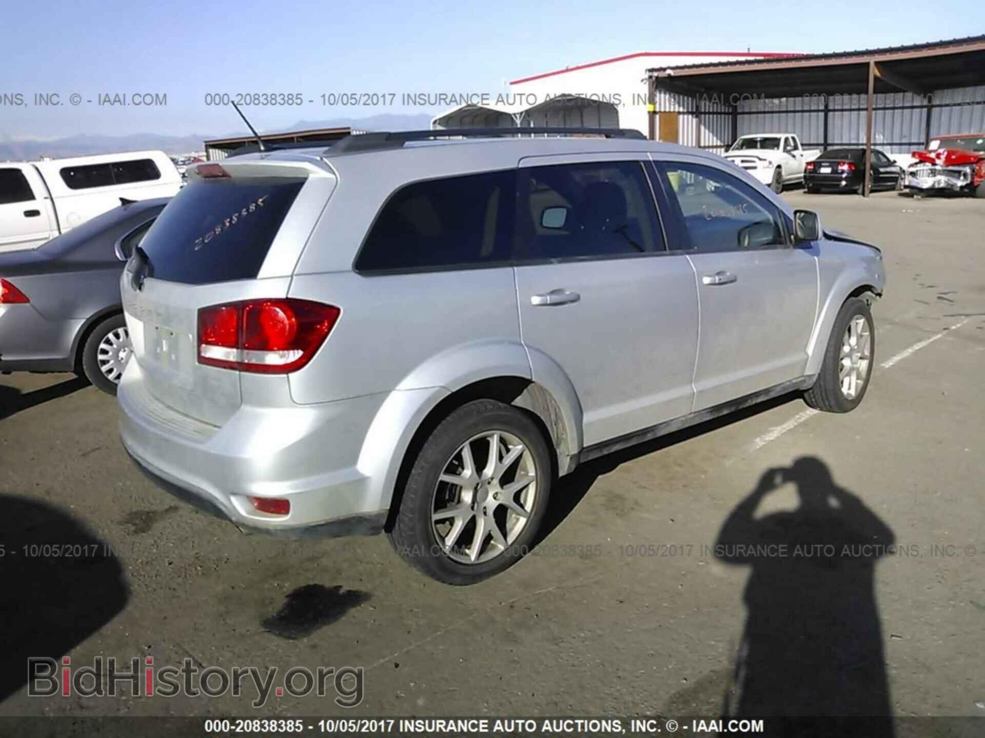 2011 Dodge Journey - VIN: 3D4PH1FG2BT560841 - Photo 4