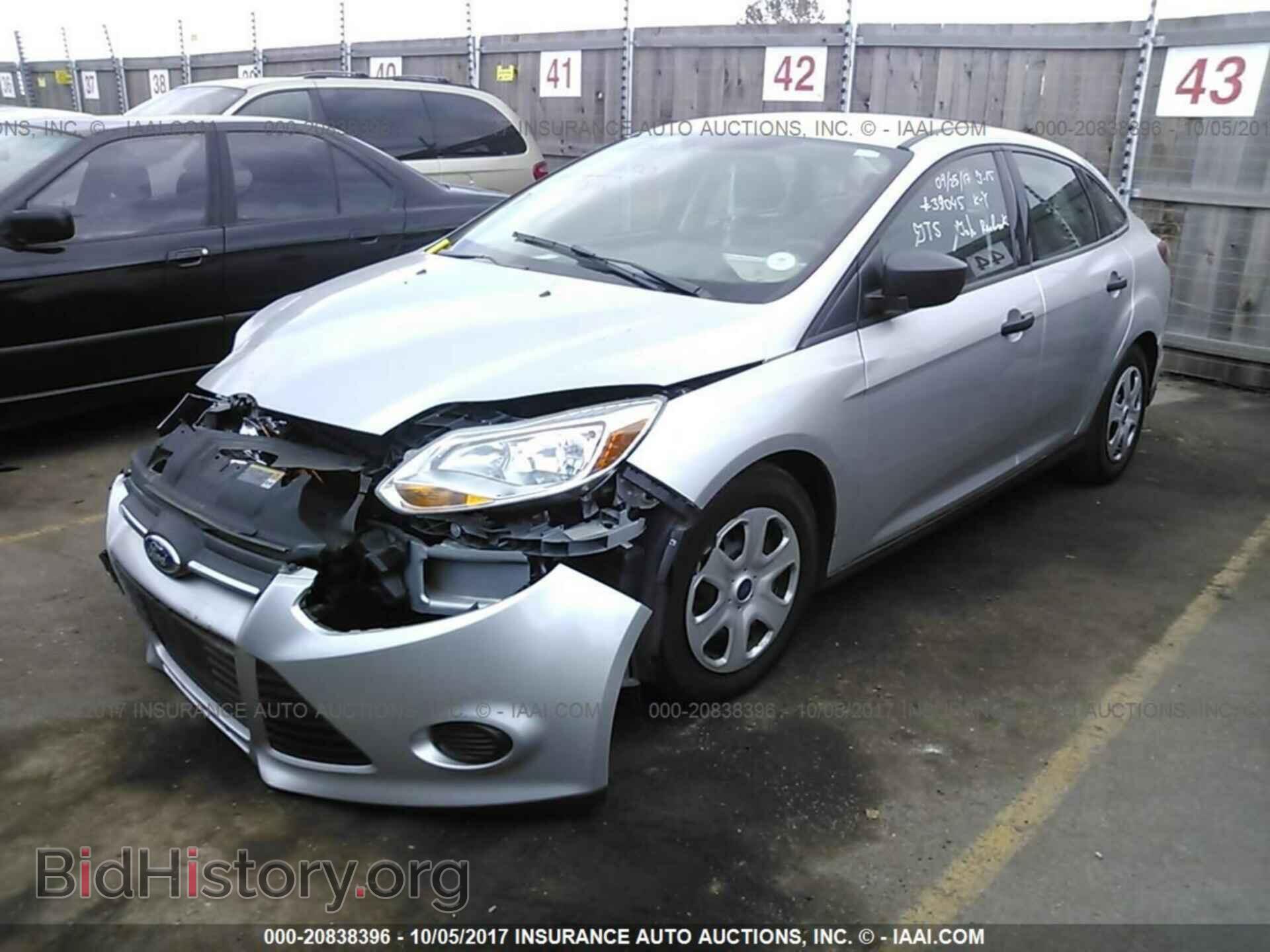 2012 Ford Focus - VIN: 1FAHP3E25CL330140 - Фото 2