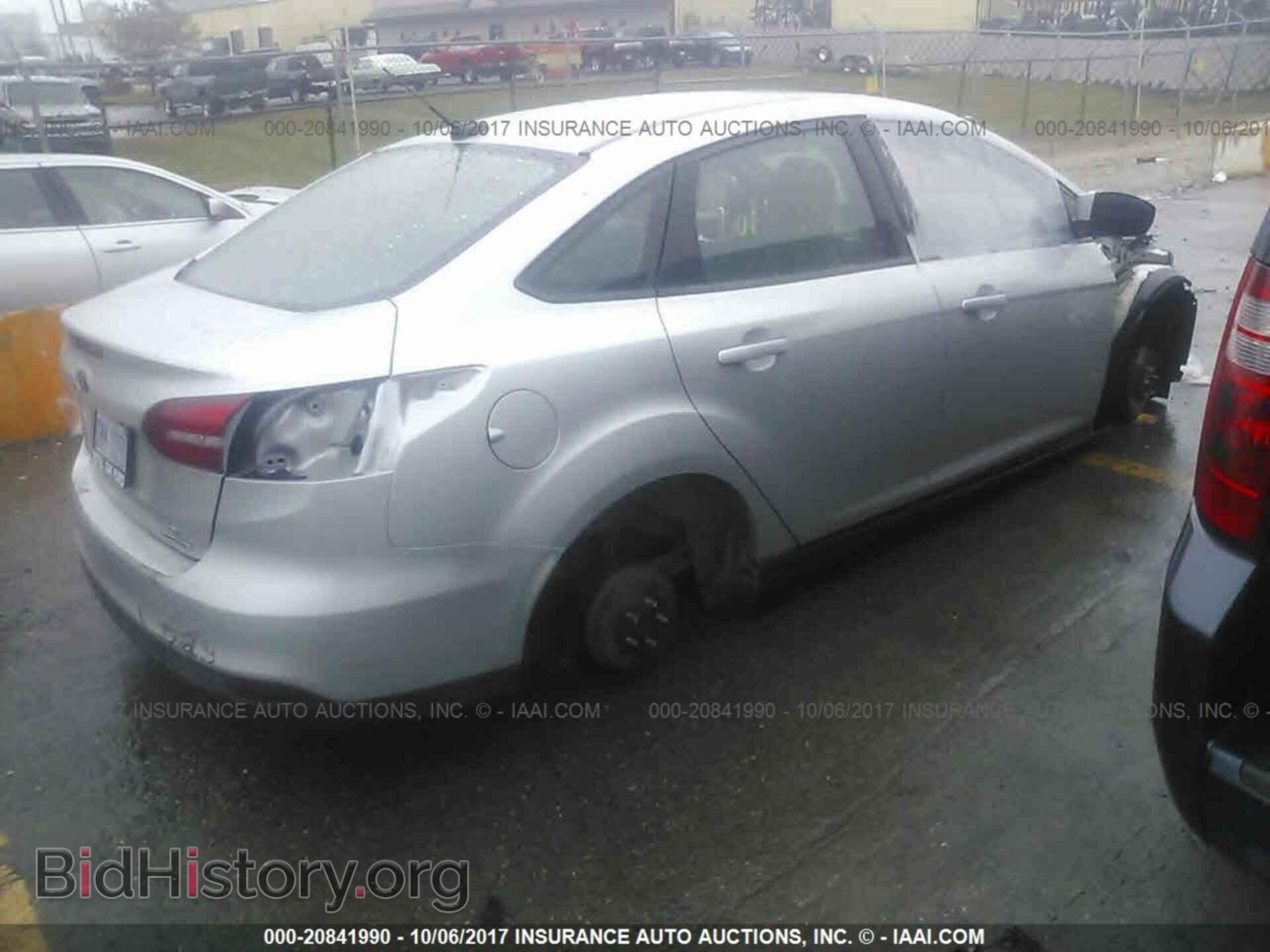2015 Ford Focus - VIN: 1FADP3F20FL203376 - Photo 4