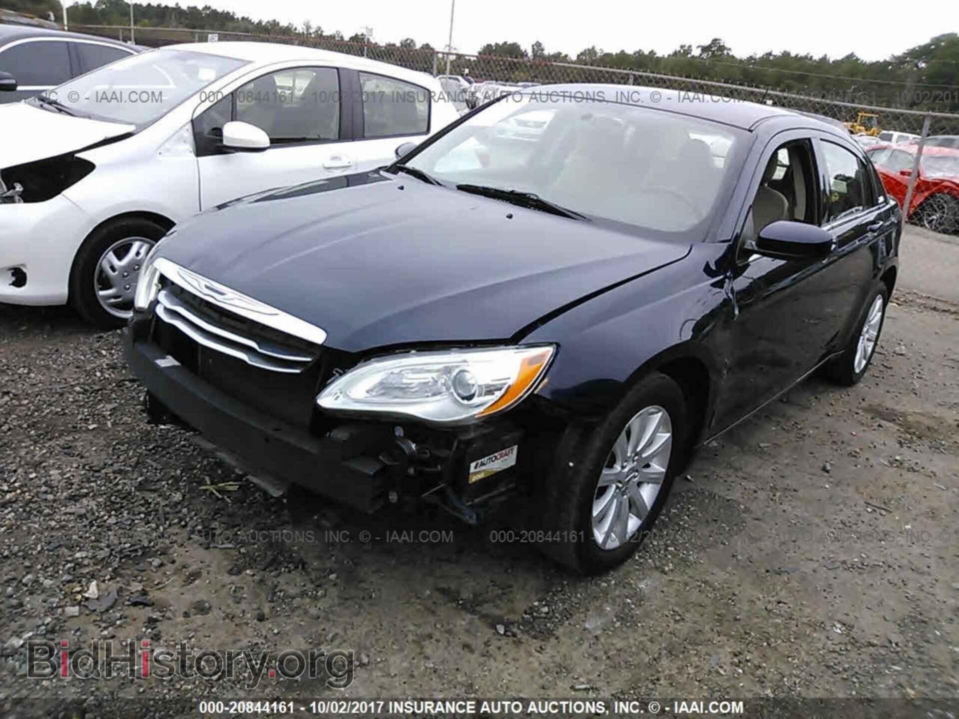 2013 Chrysler 200 - VIN: 1C3CCBBB9DN573975 - Photo 2