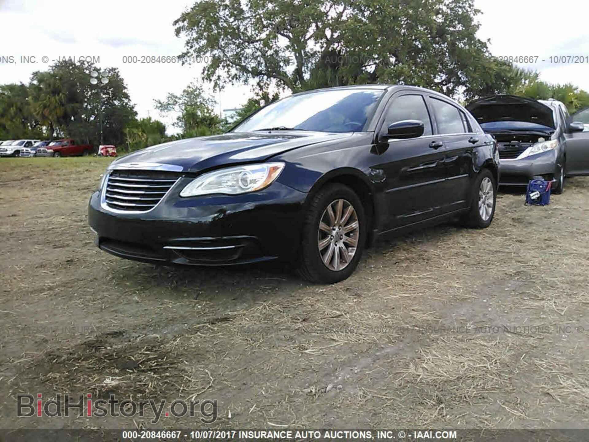 2013 Chrysler 200 - VIN: 1C3CCBBBXDN635920 - Photo 2