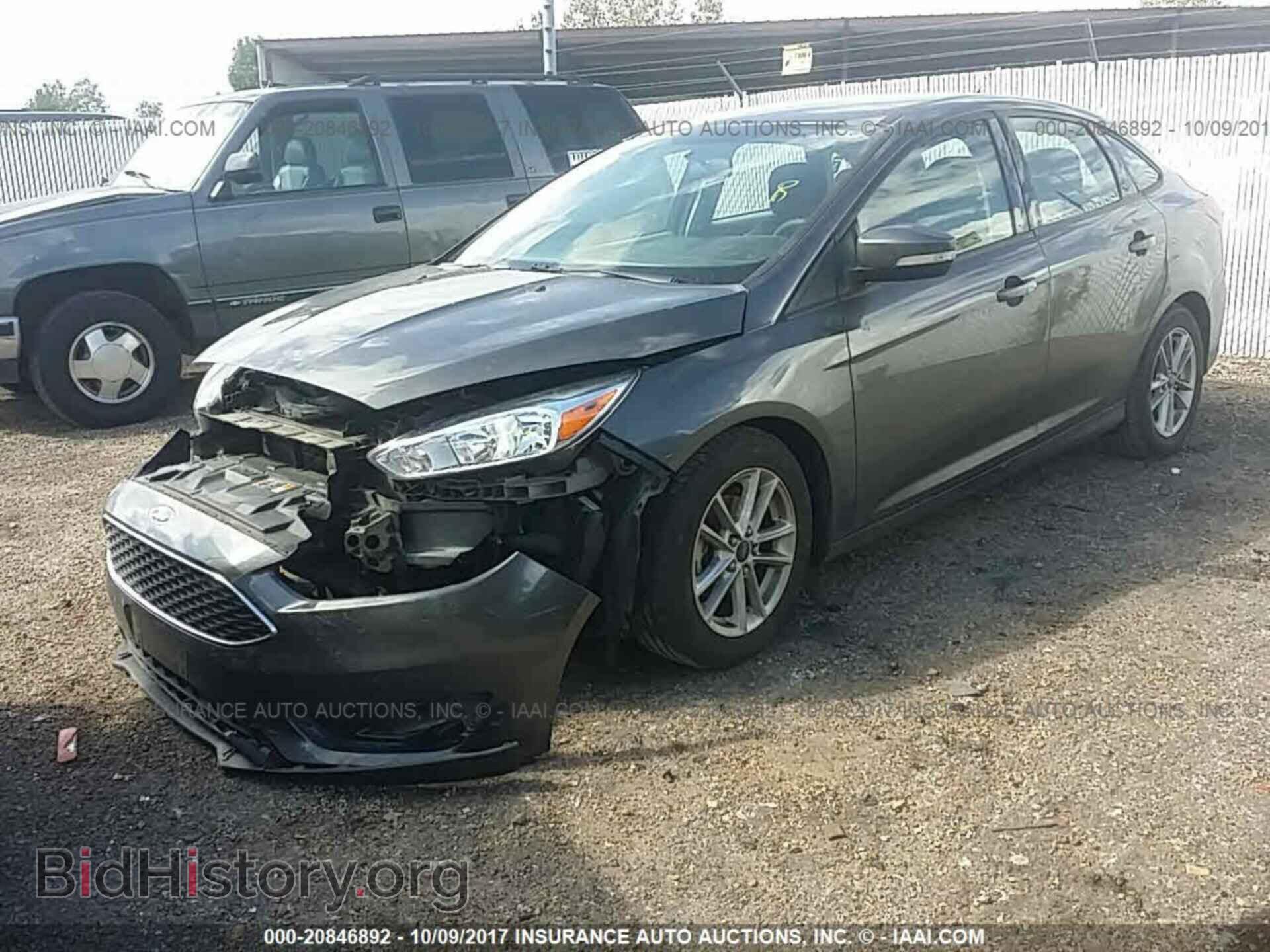 2015 Ford Focus - VIN: 1FADP3F22FL215139 - Photo 2
